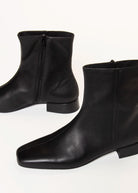 swatch_Black Leather mona boot vagabond shoes