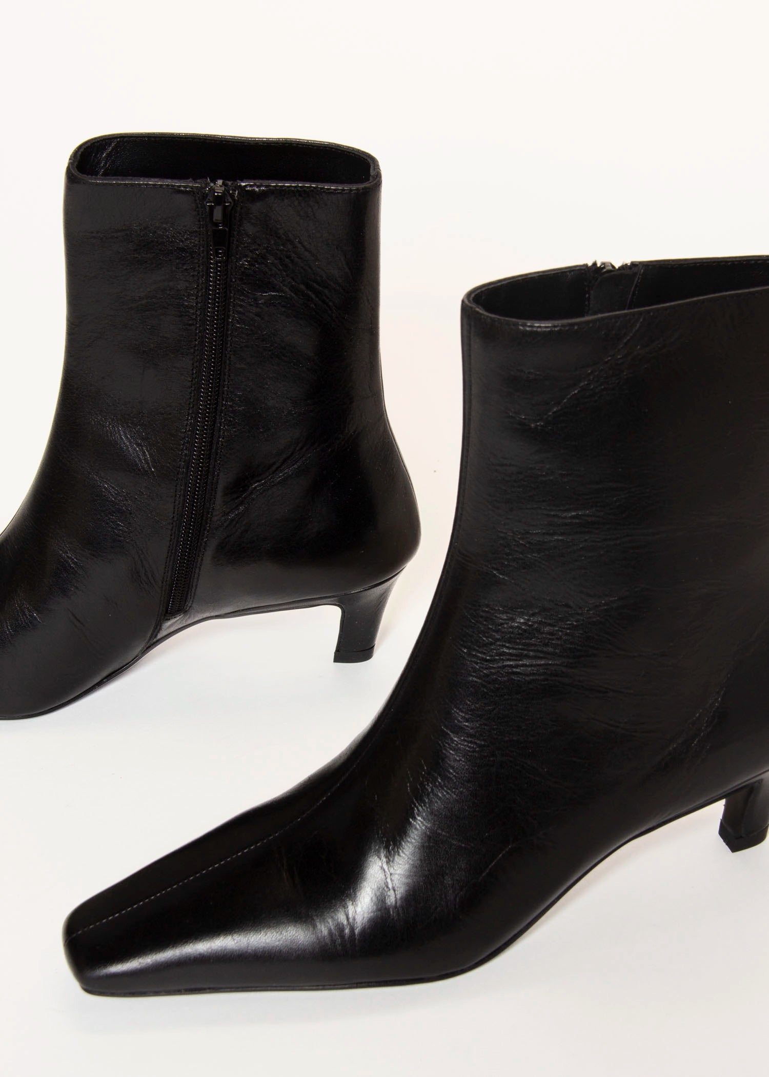 swatch_Black Leather estelle boots