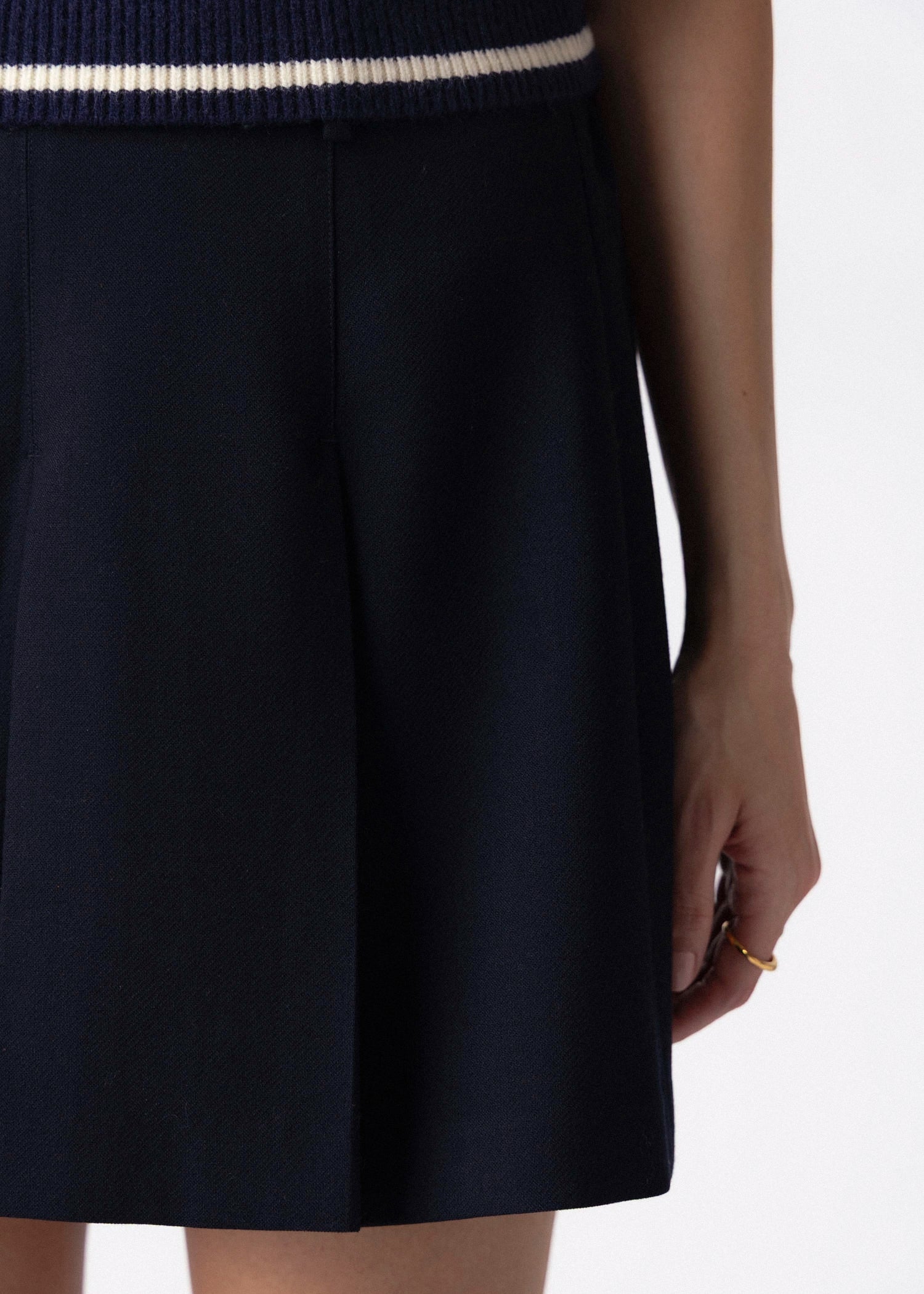 swatch_Navy pleated mini skirt