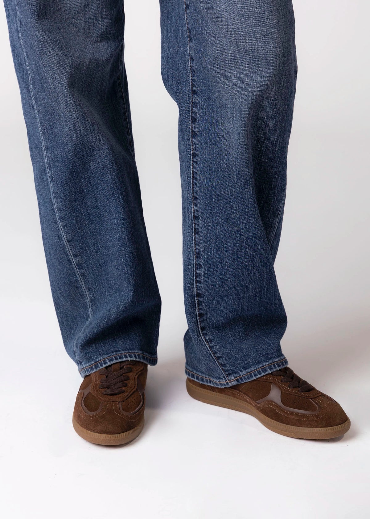 swatch_Chocolate alohas tb490 rife suede sneaker
