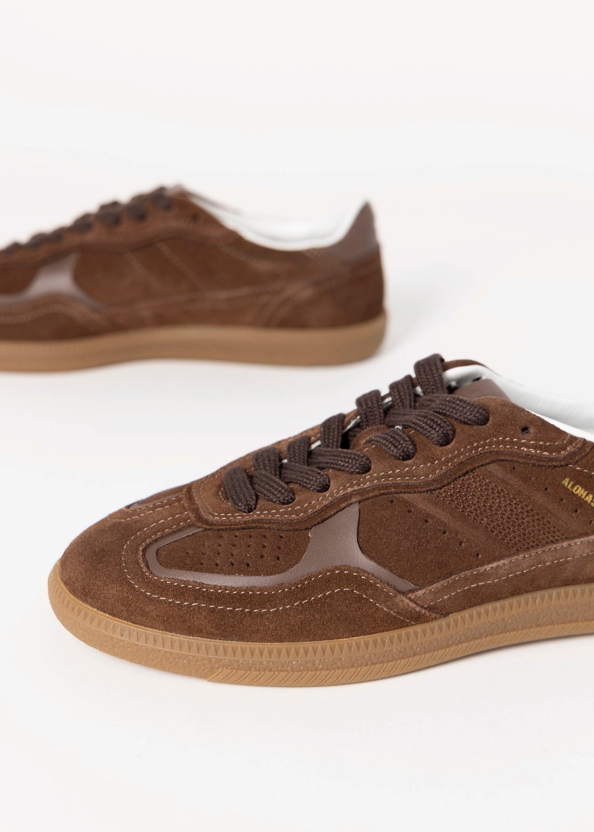 swatch_Chocolate alohas tb490 rife suede sneaker