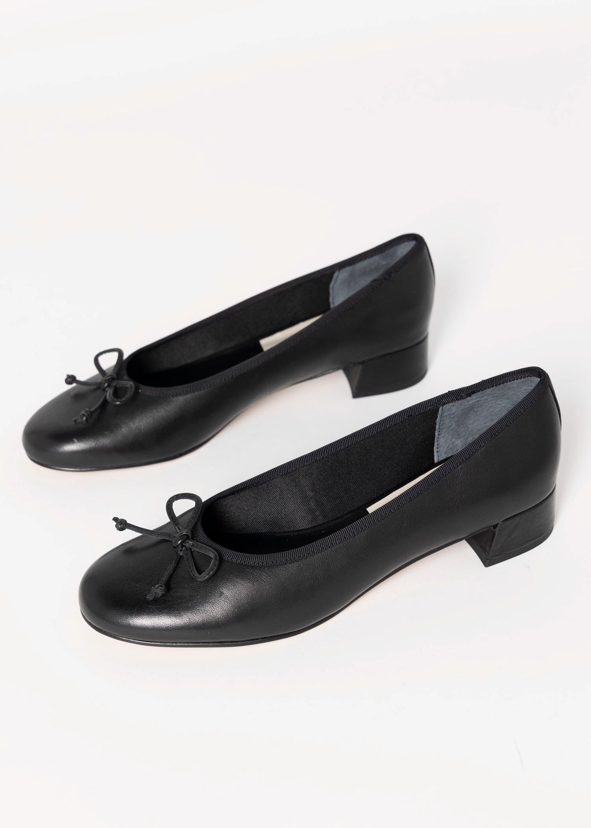 swatch_Black Leather dolce vita ritla mid heel ballet
