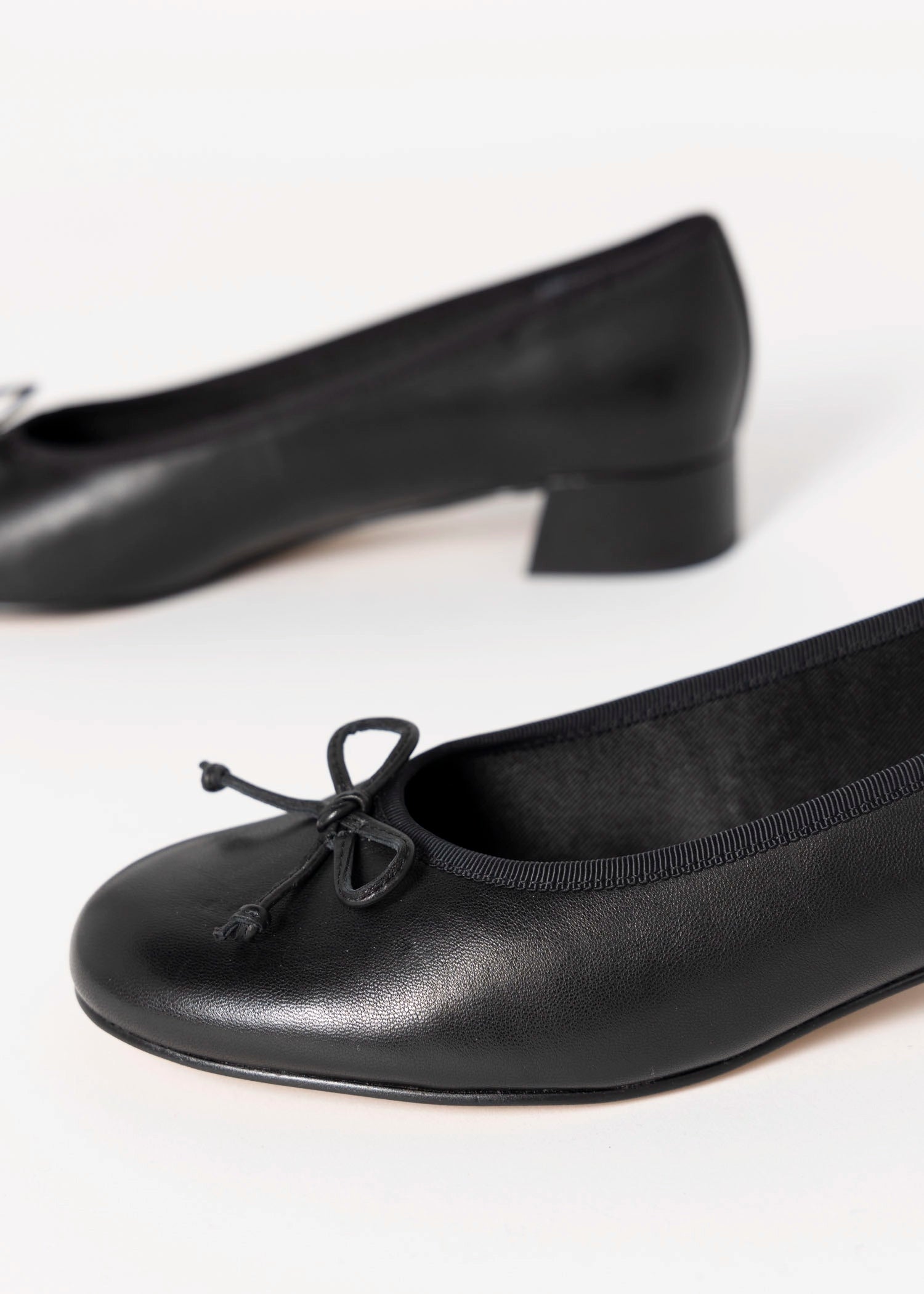 swatch_Black Leather dolce vita ritla mid heel ballet