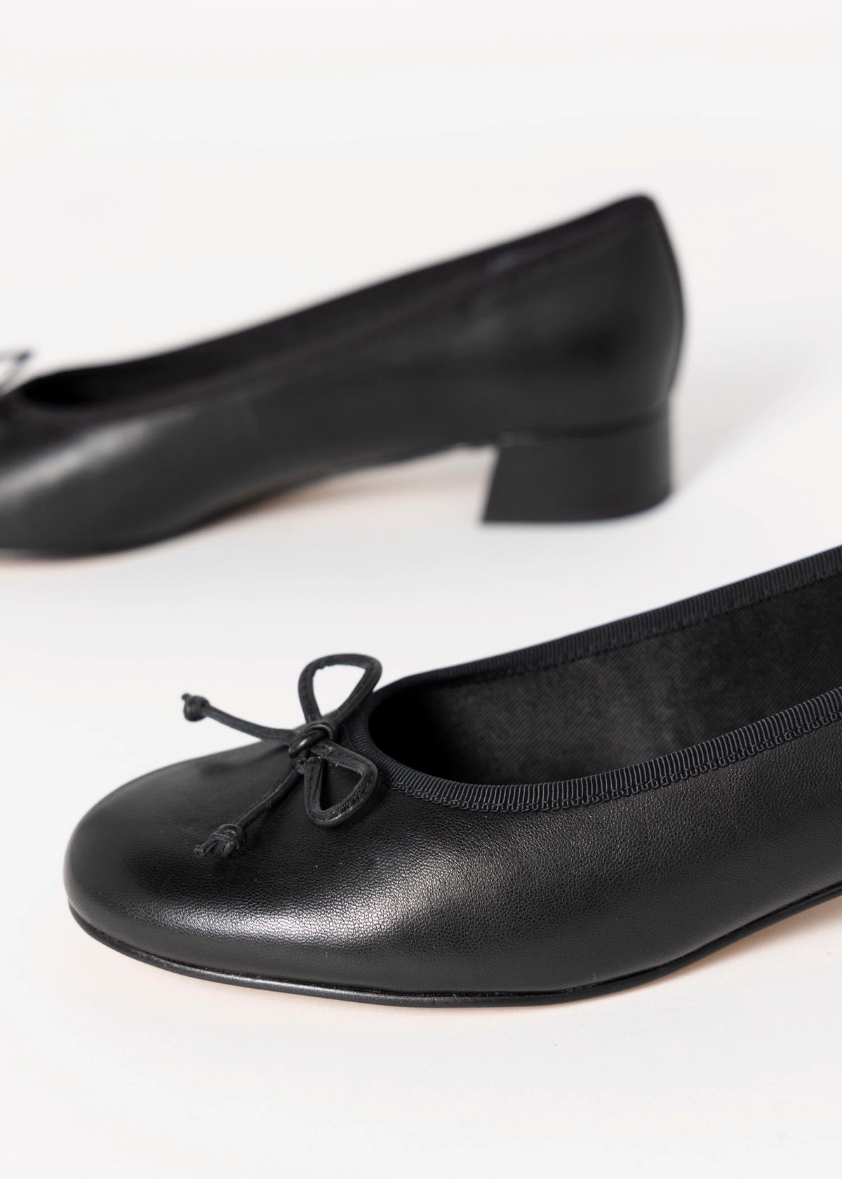 swatch_Black Leather dolce vita ritla mid heel ballet