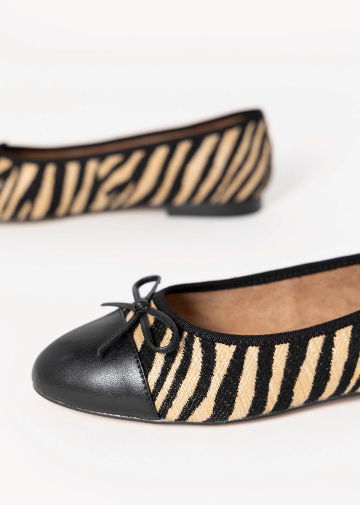 swatch_Zebra kit leather ballet flat