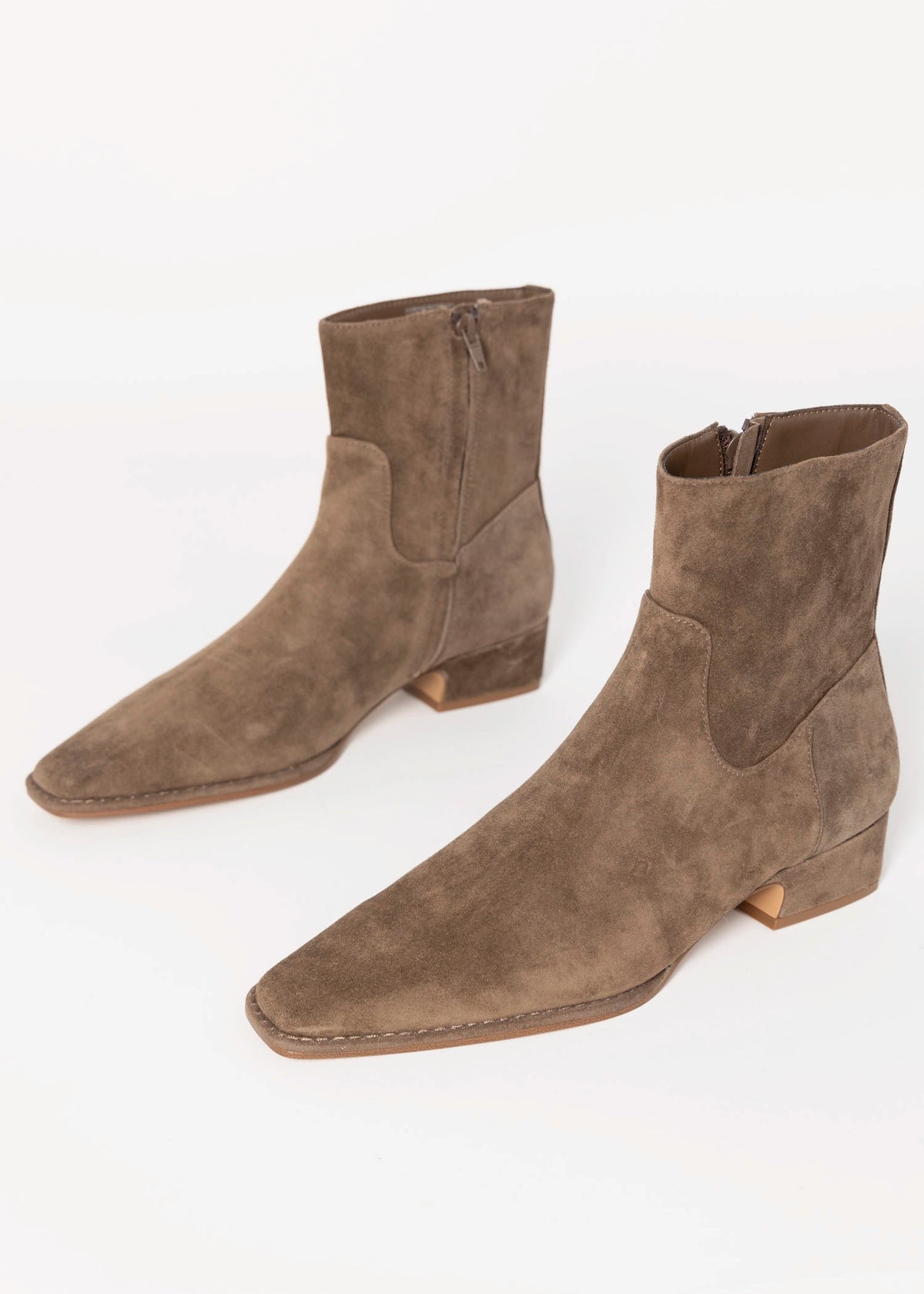 swatch_Taupe Suede steve madden dorene ankle boot