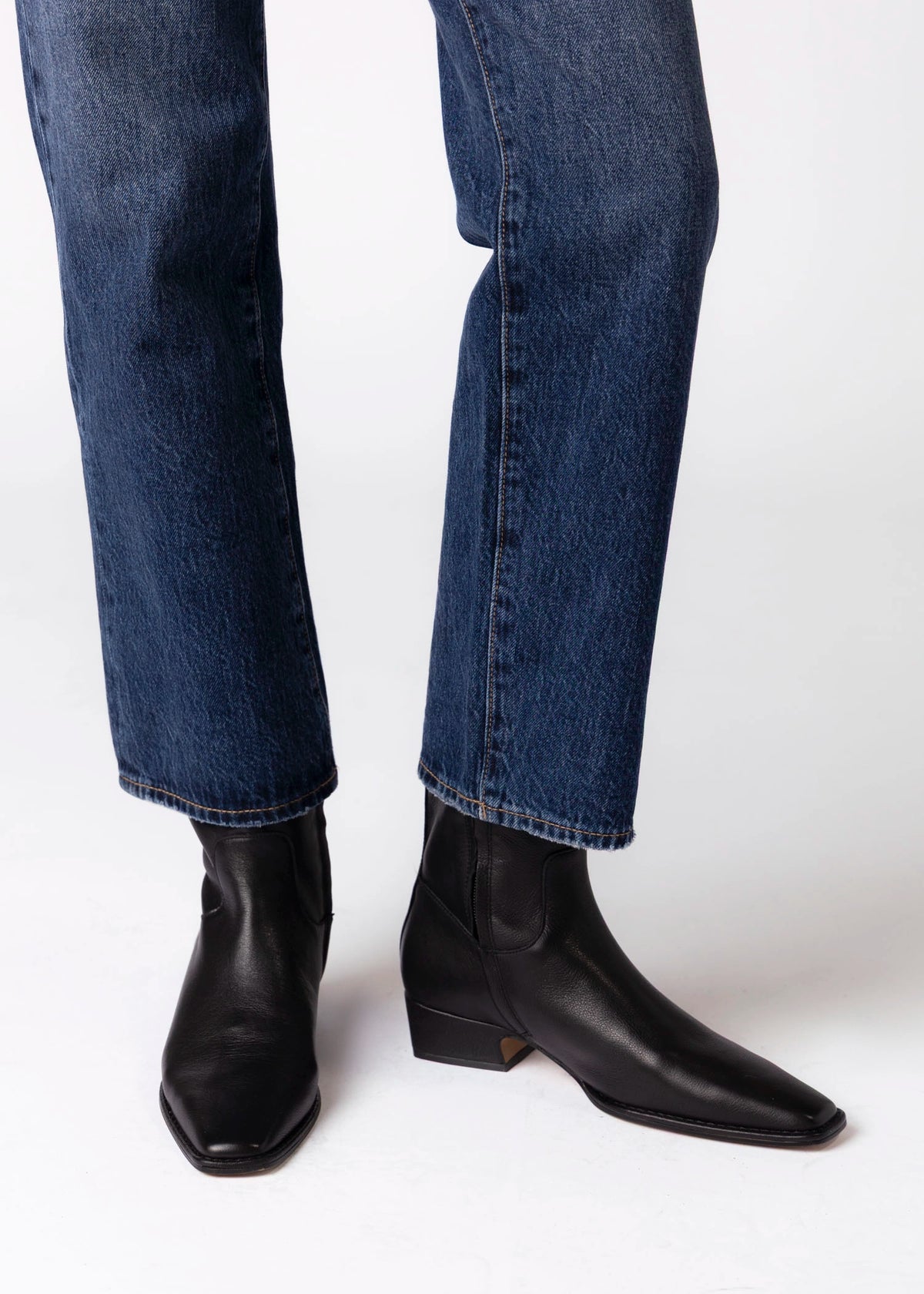 swatch_Black Leather steve madden dorene ankle boot