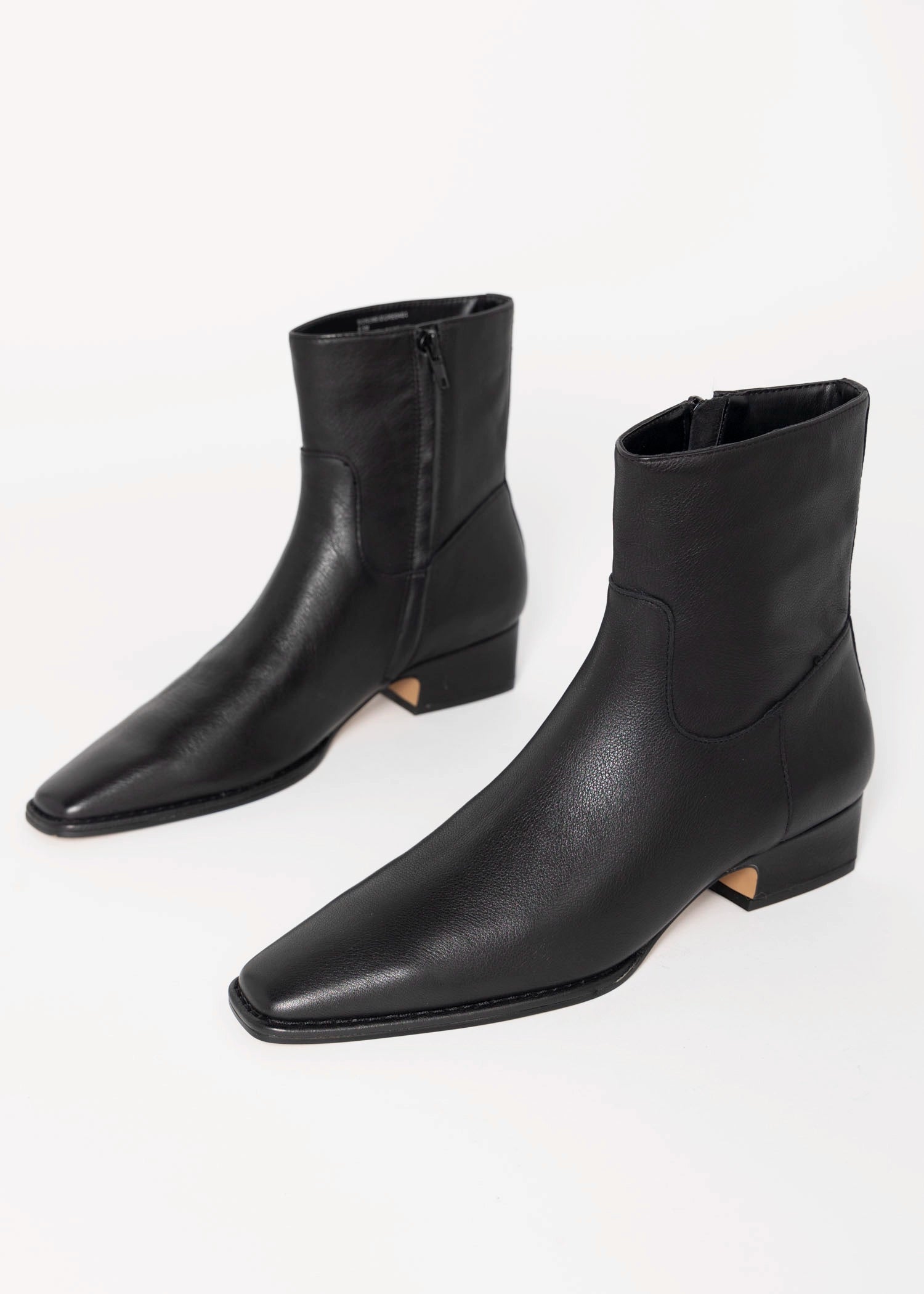 swatch_Black Leather steve madden dorene ankle boot
