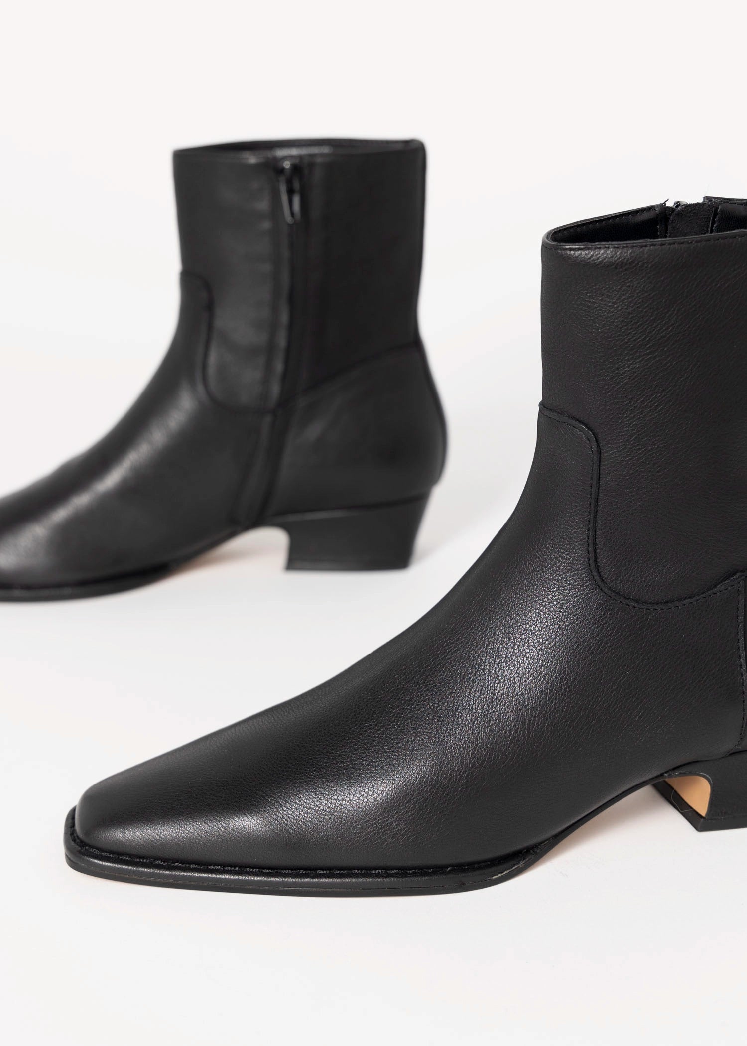 swatch_Black Leather steve madden dorene ankle boot