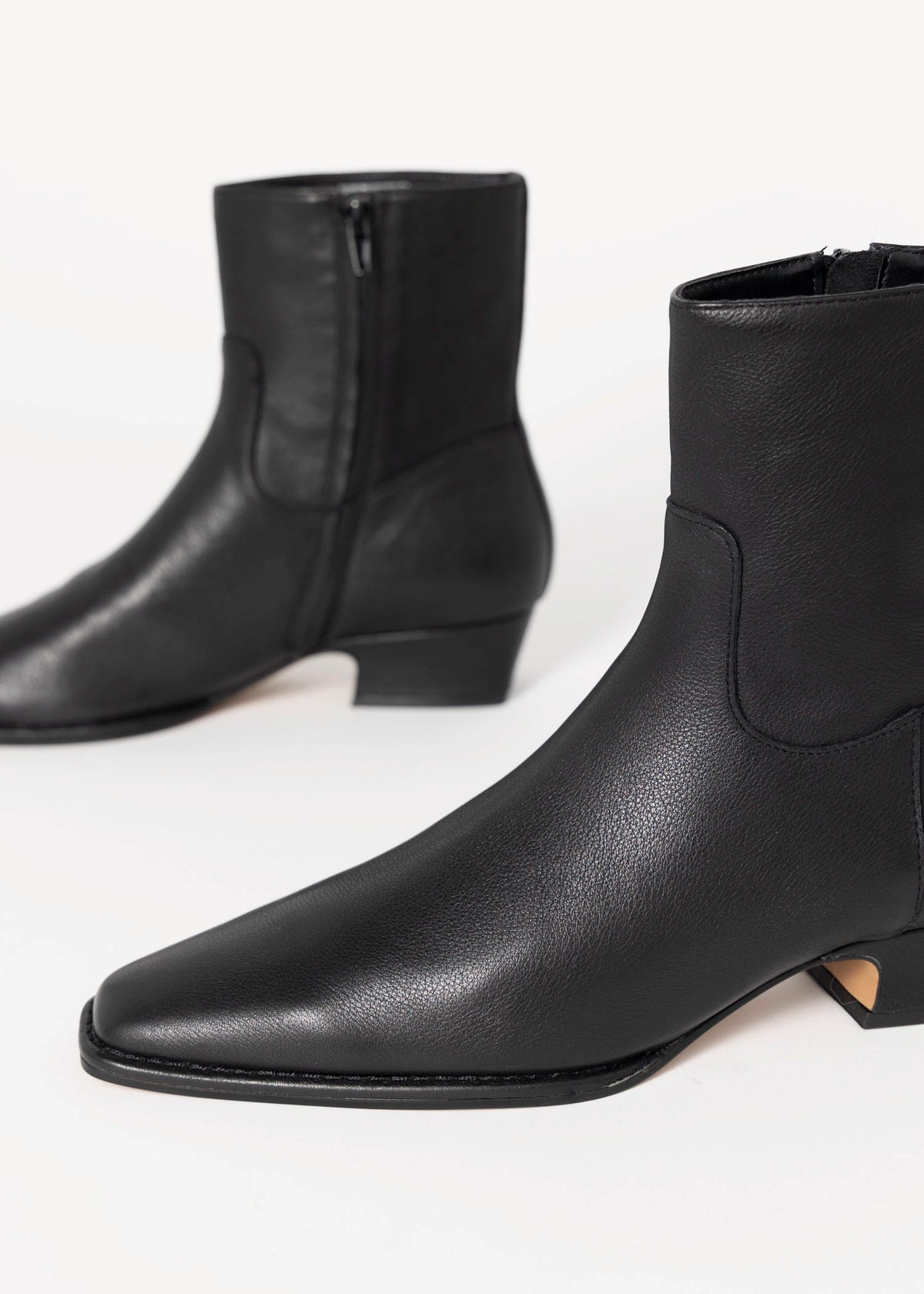 swatch_Black Leather steve madden dorene ankle boot