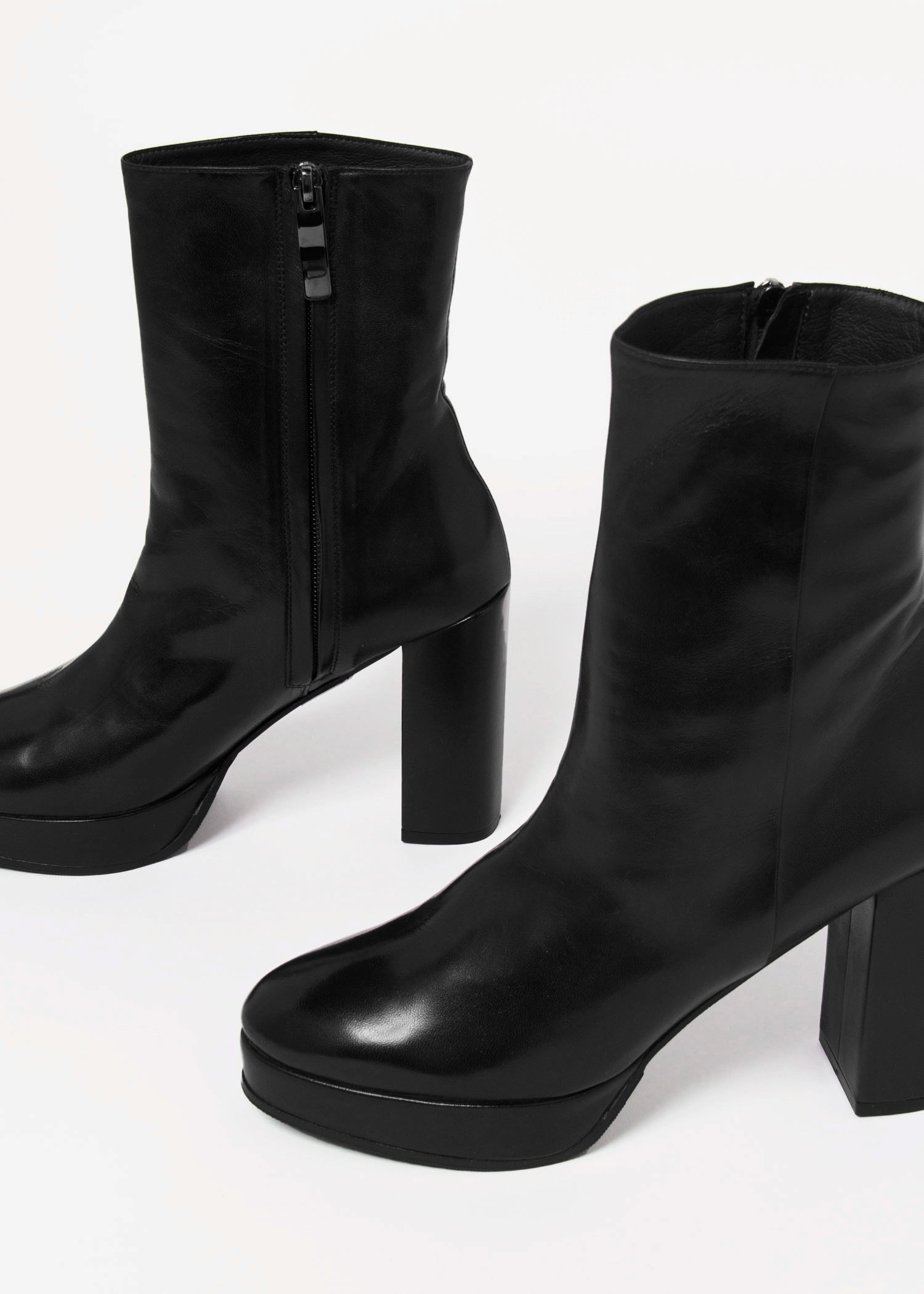 swatch_Black Leather platform boot shoes