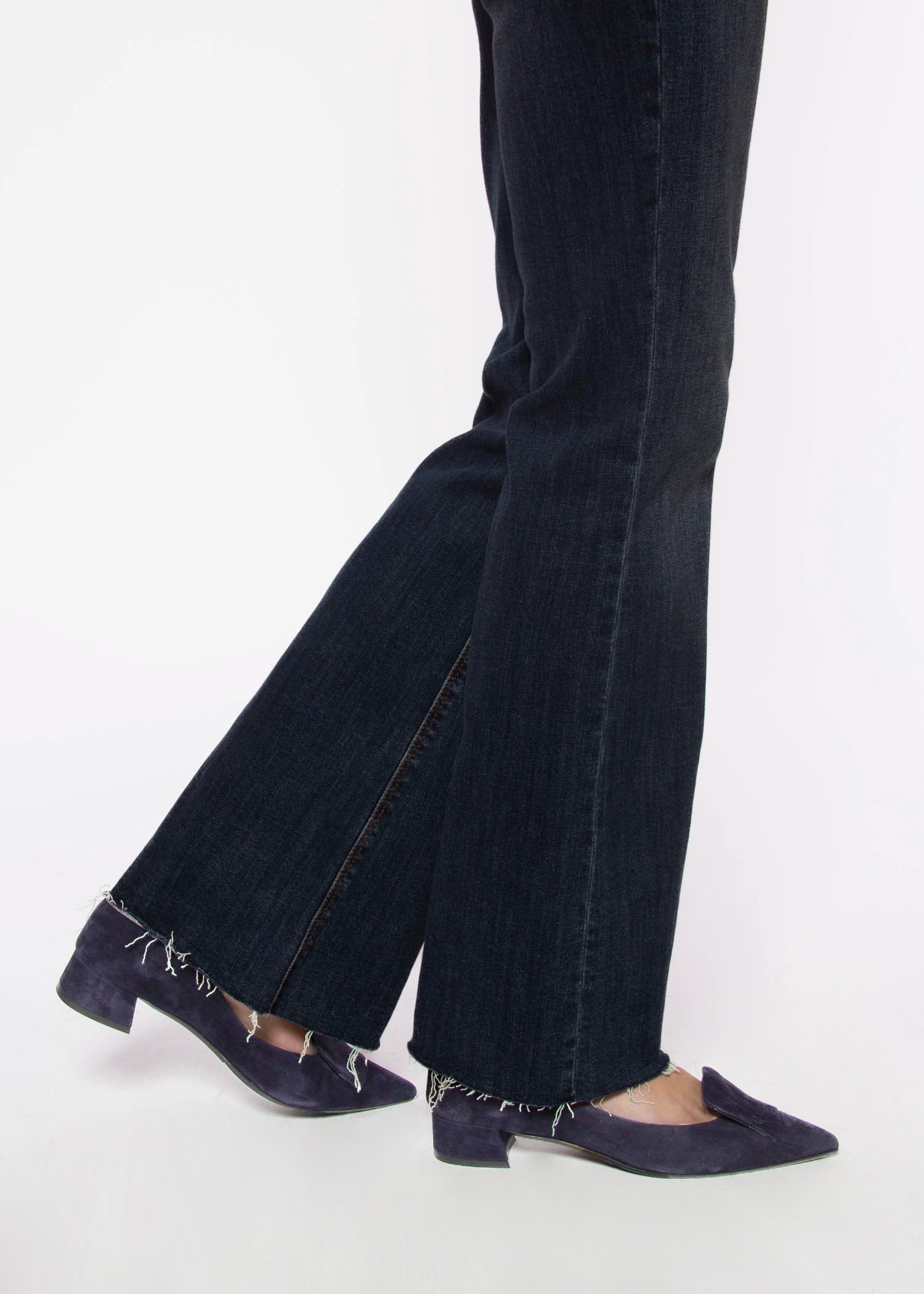 swatch_Navy Suede low heel pump shoes