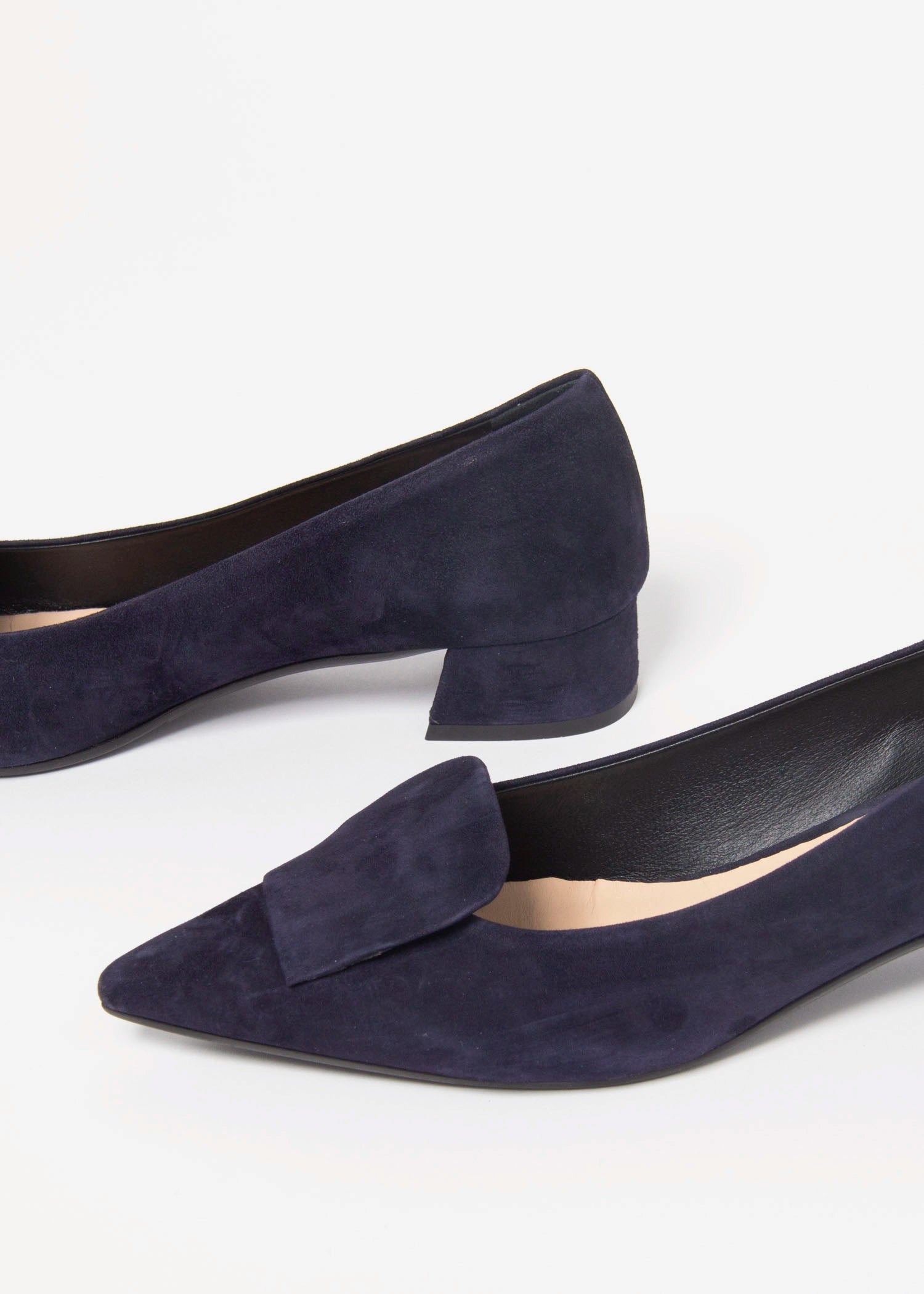 swatch_Navy Suede low heel pump shoes