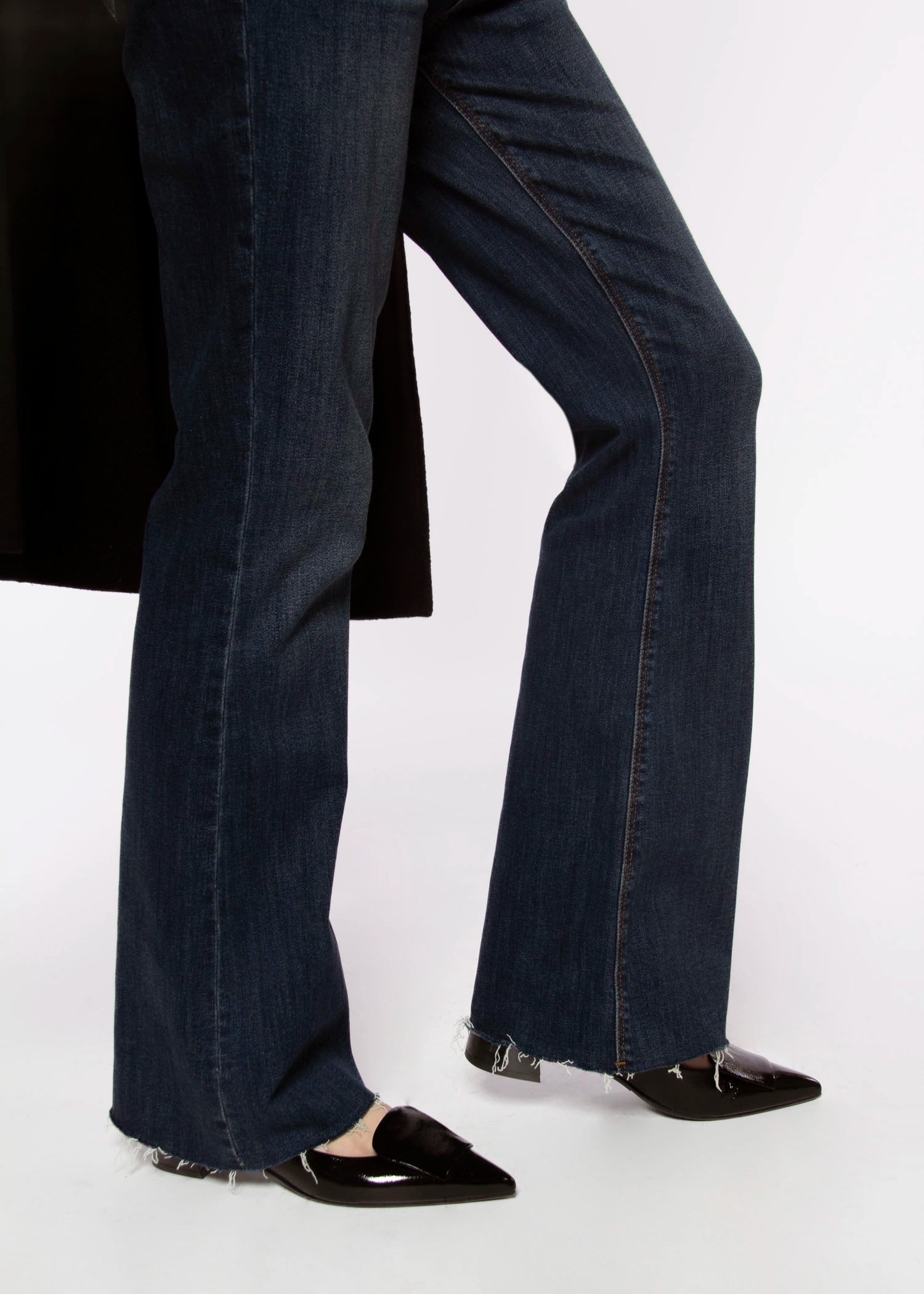 swatch_Black Patent low heel pump shoes