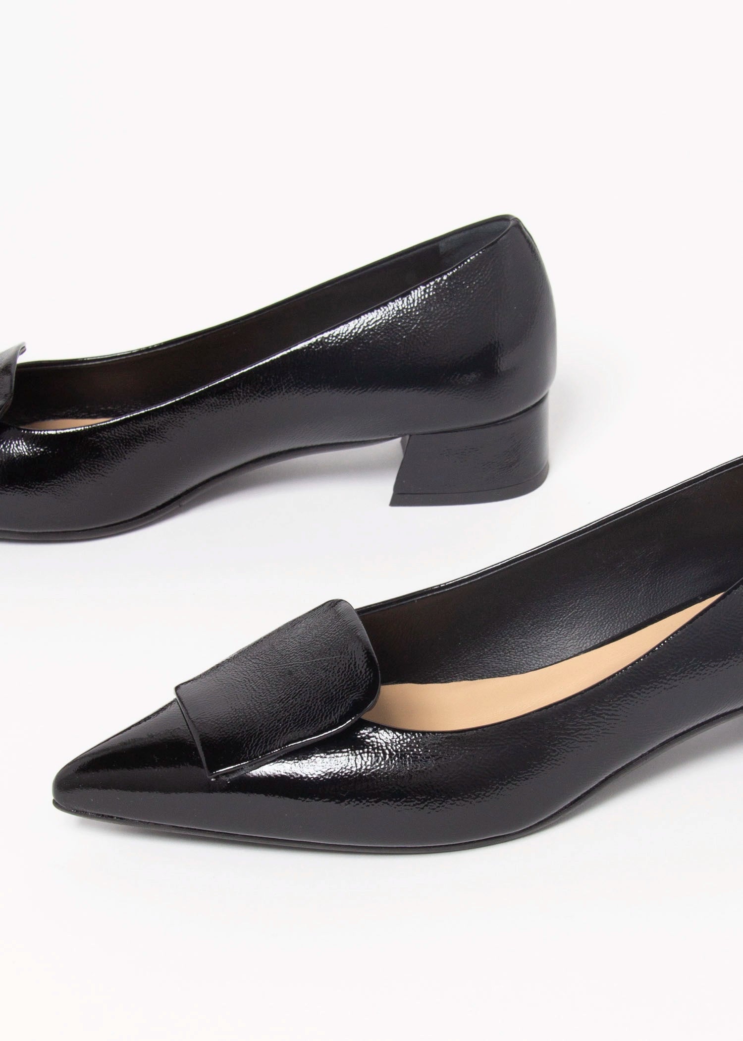 swatch_Black Patent low heel pump shoes