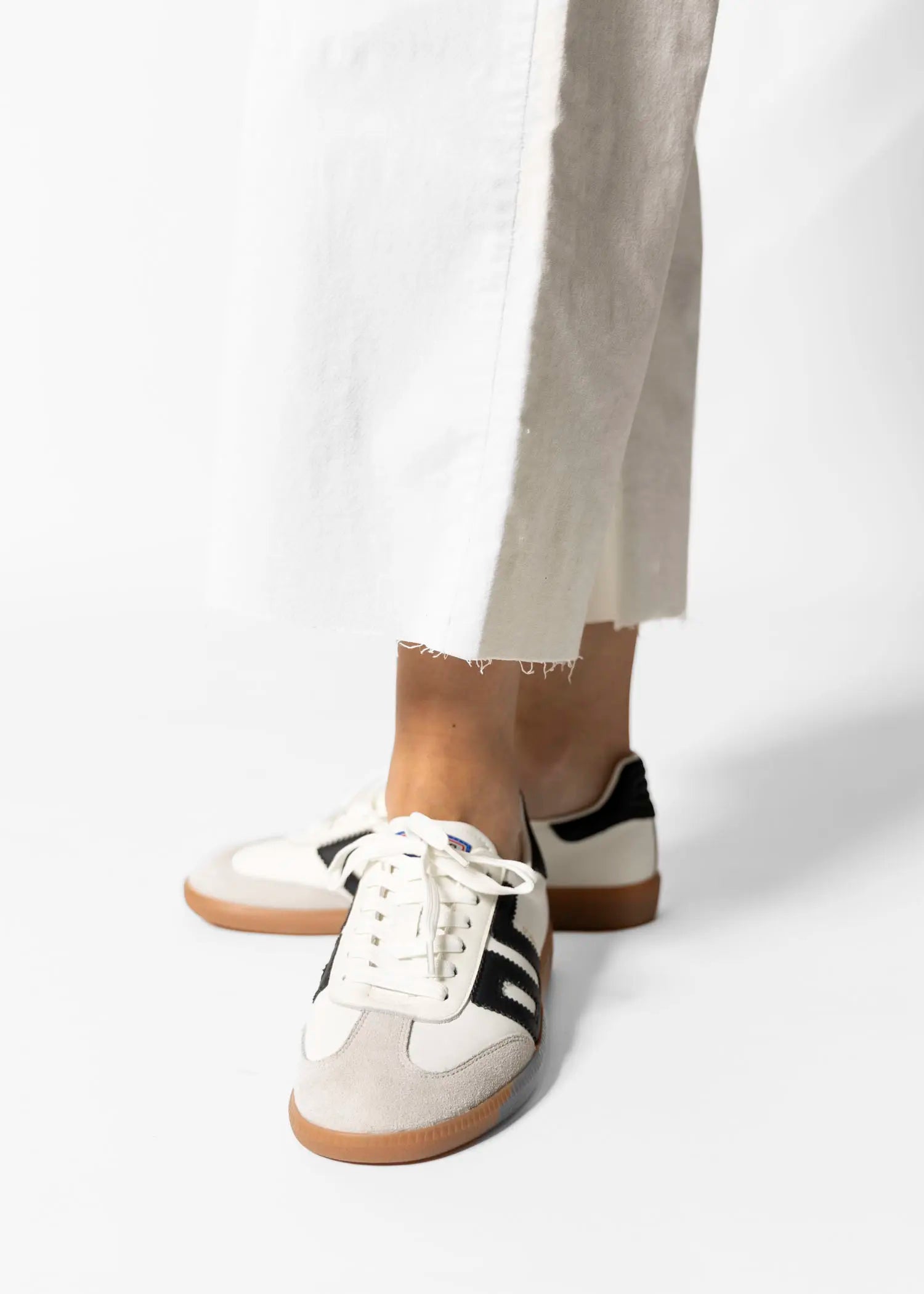 swatch_black/white cloud lace up sneaker shoes