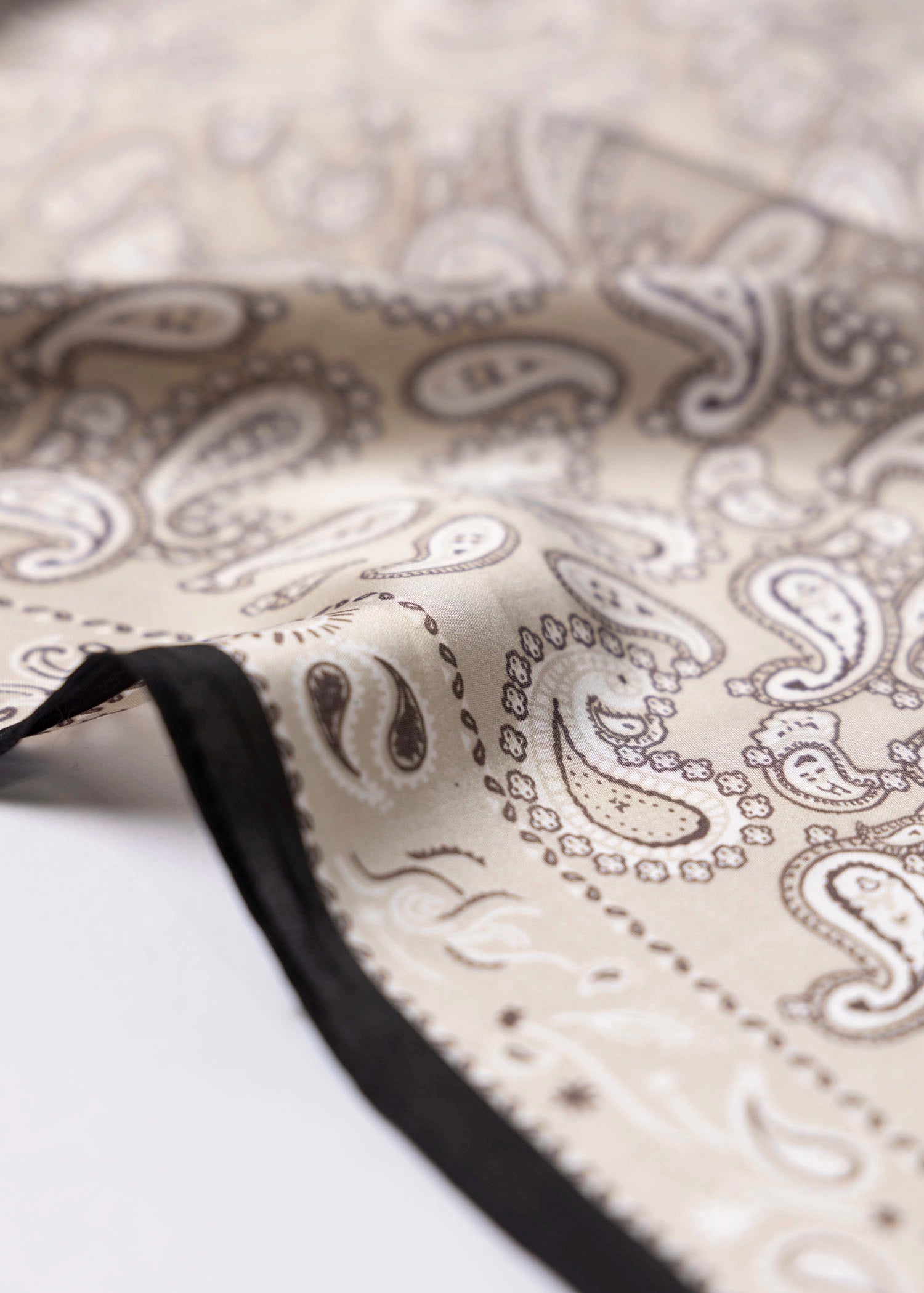 swatch_Taupe/Black bandana head scarf