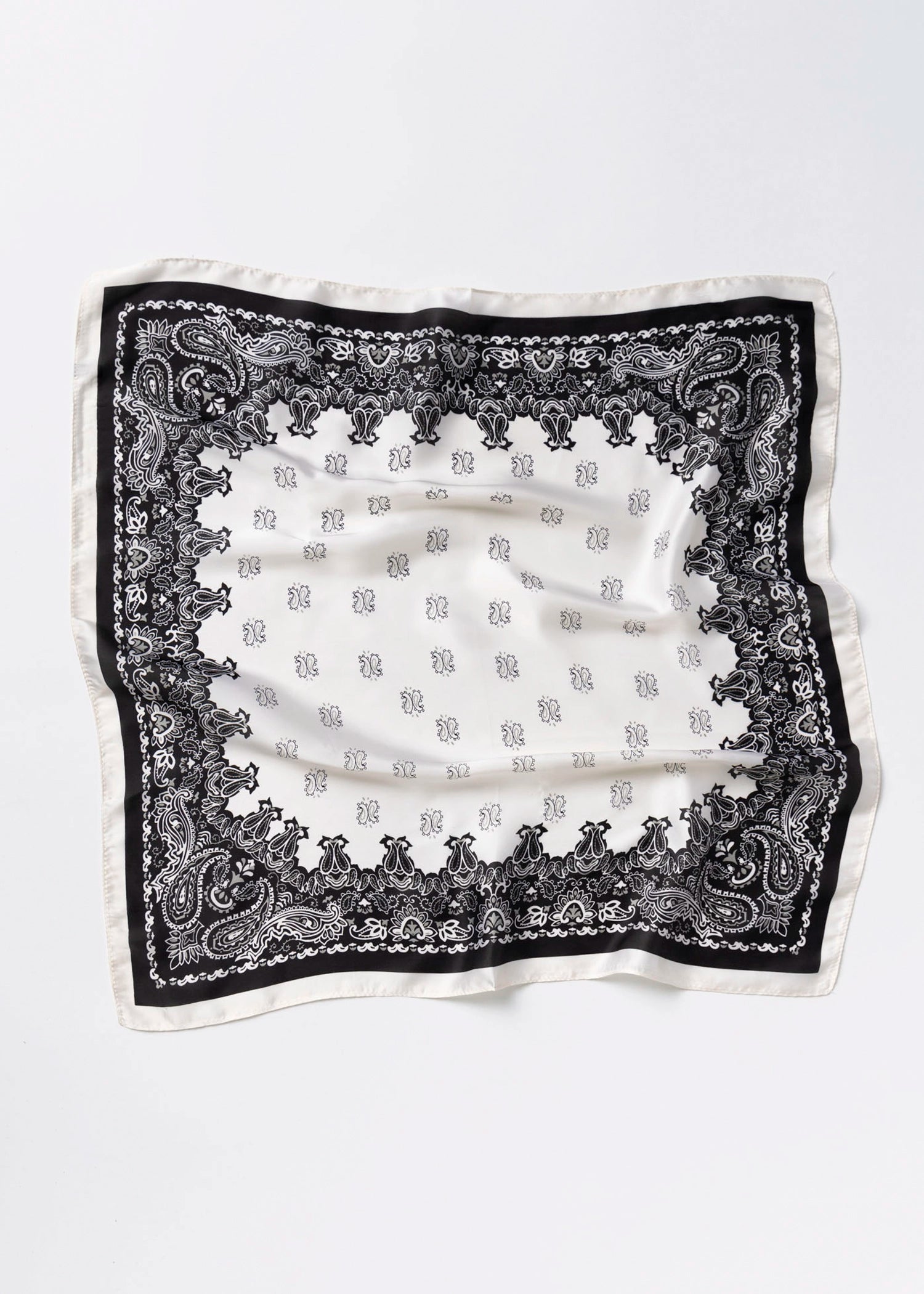 swatch_Black/White bandana head scarf