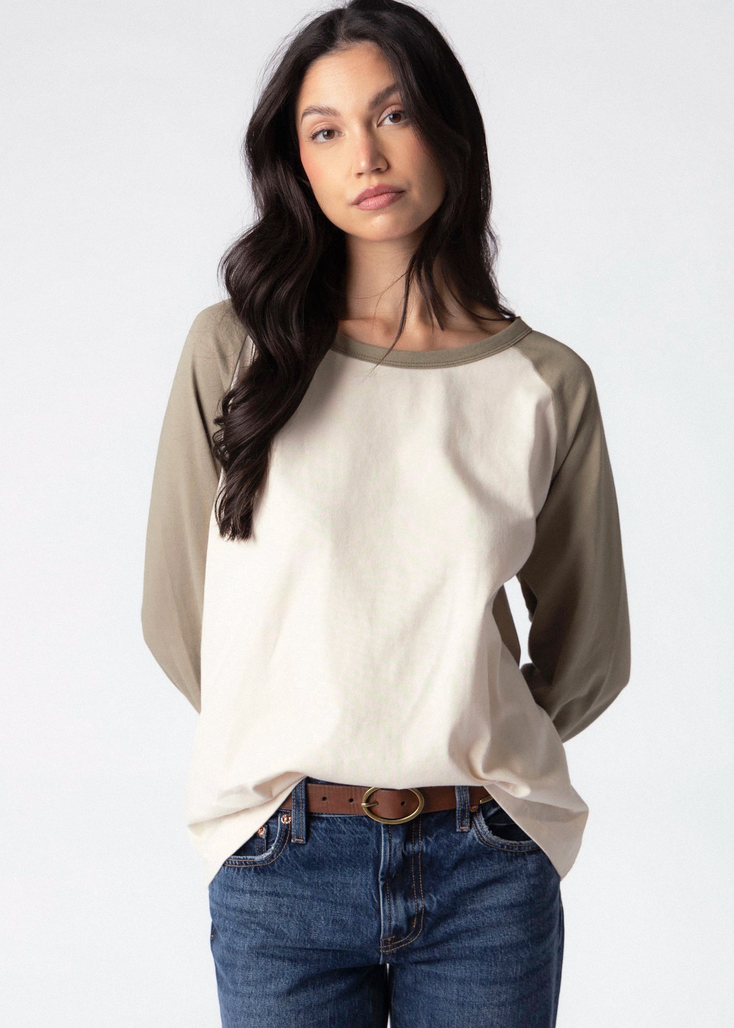 swatch_Ecru Color blcok long sleeve t-shirt