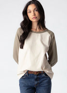 swatch_Ecru Color blcok long sleeve t-shirt