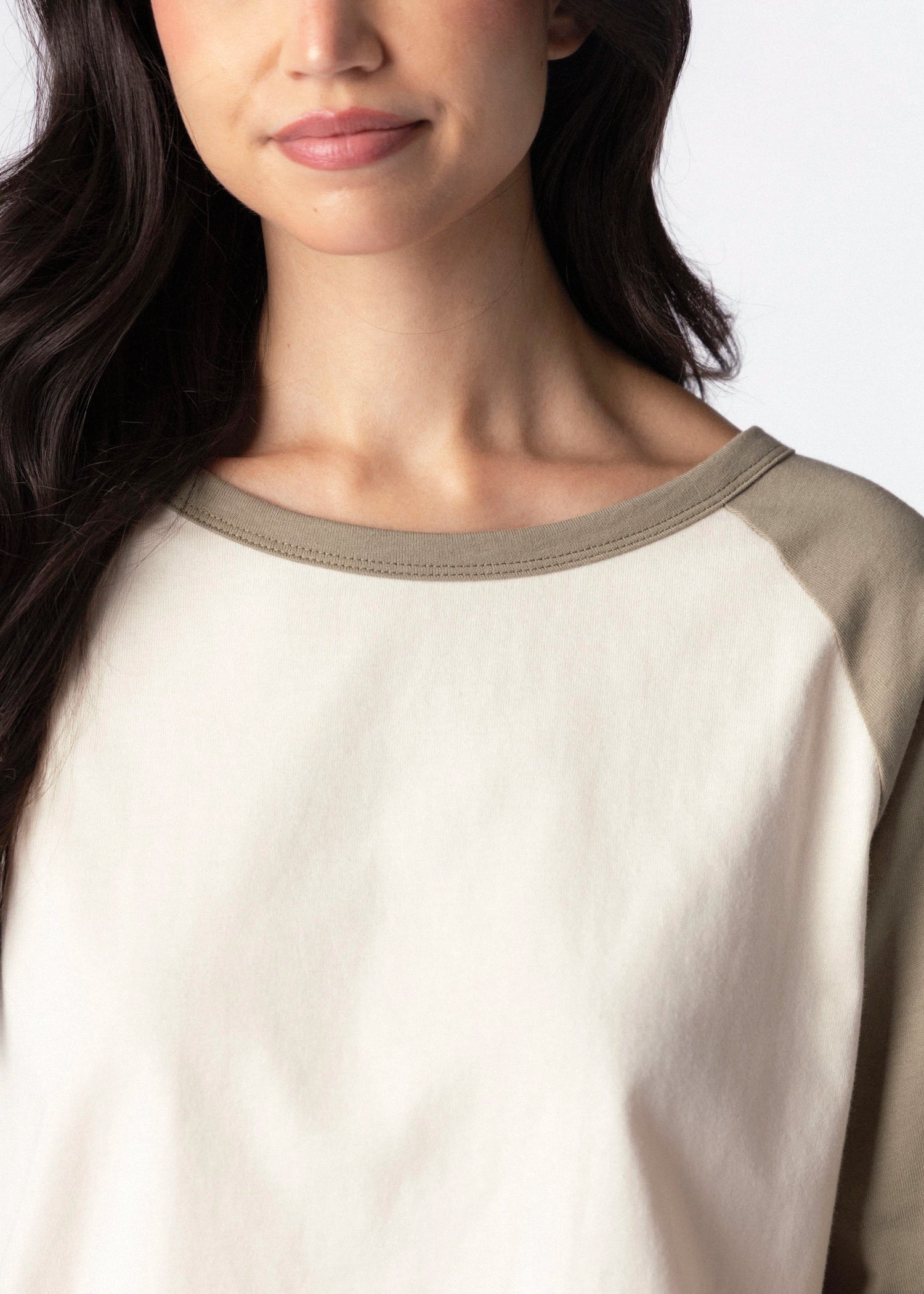 swatch_Ecru Color blcok long sleeve t-shirt
