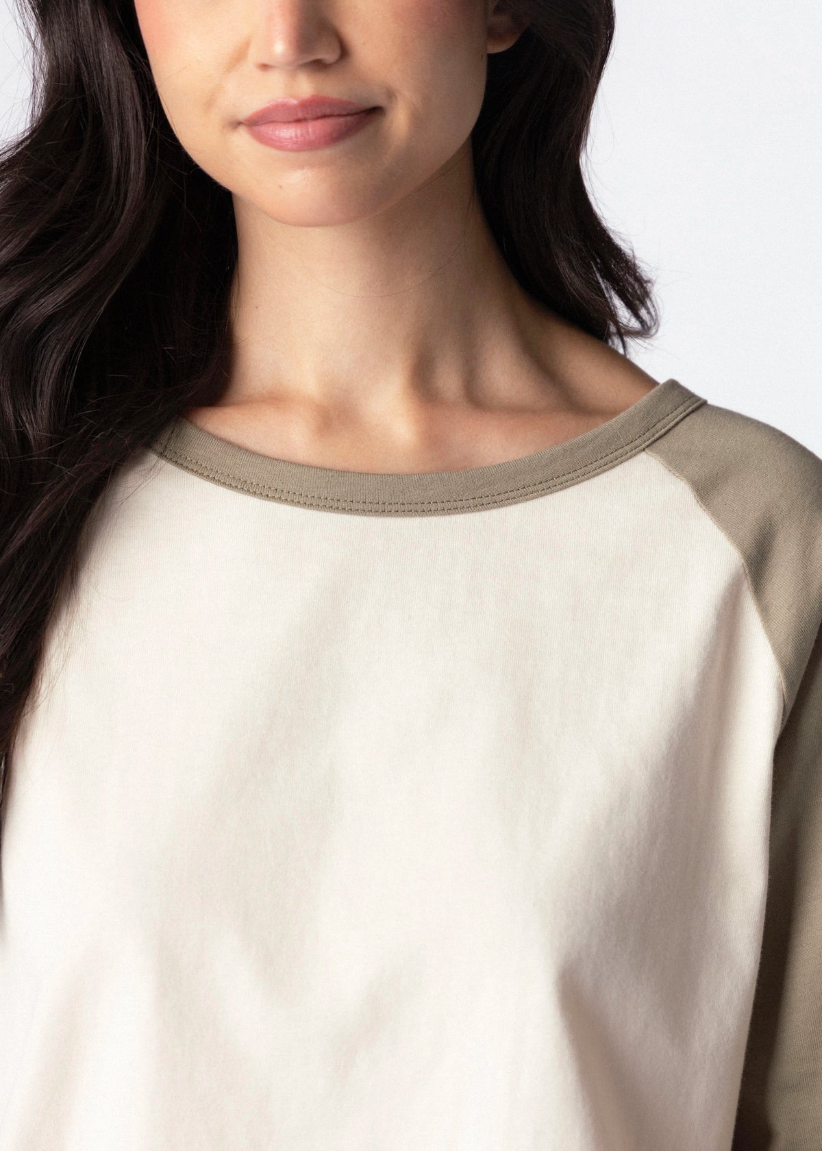 swatch_Ecru Color blcok long sleeve t-shirt