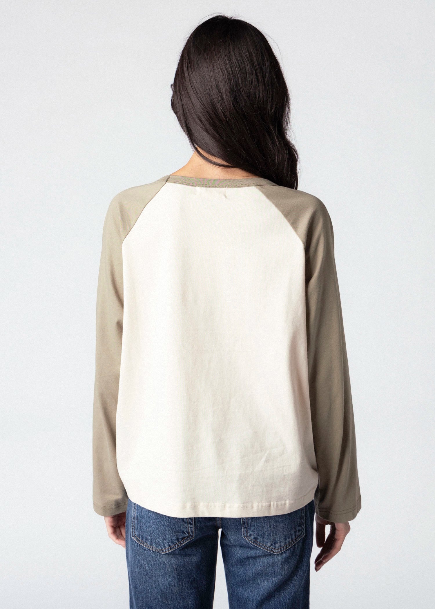 swatch_Ecru Color blcok long sleeve t-shirt