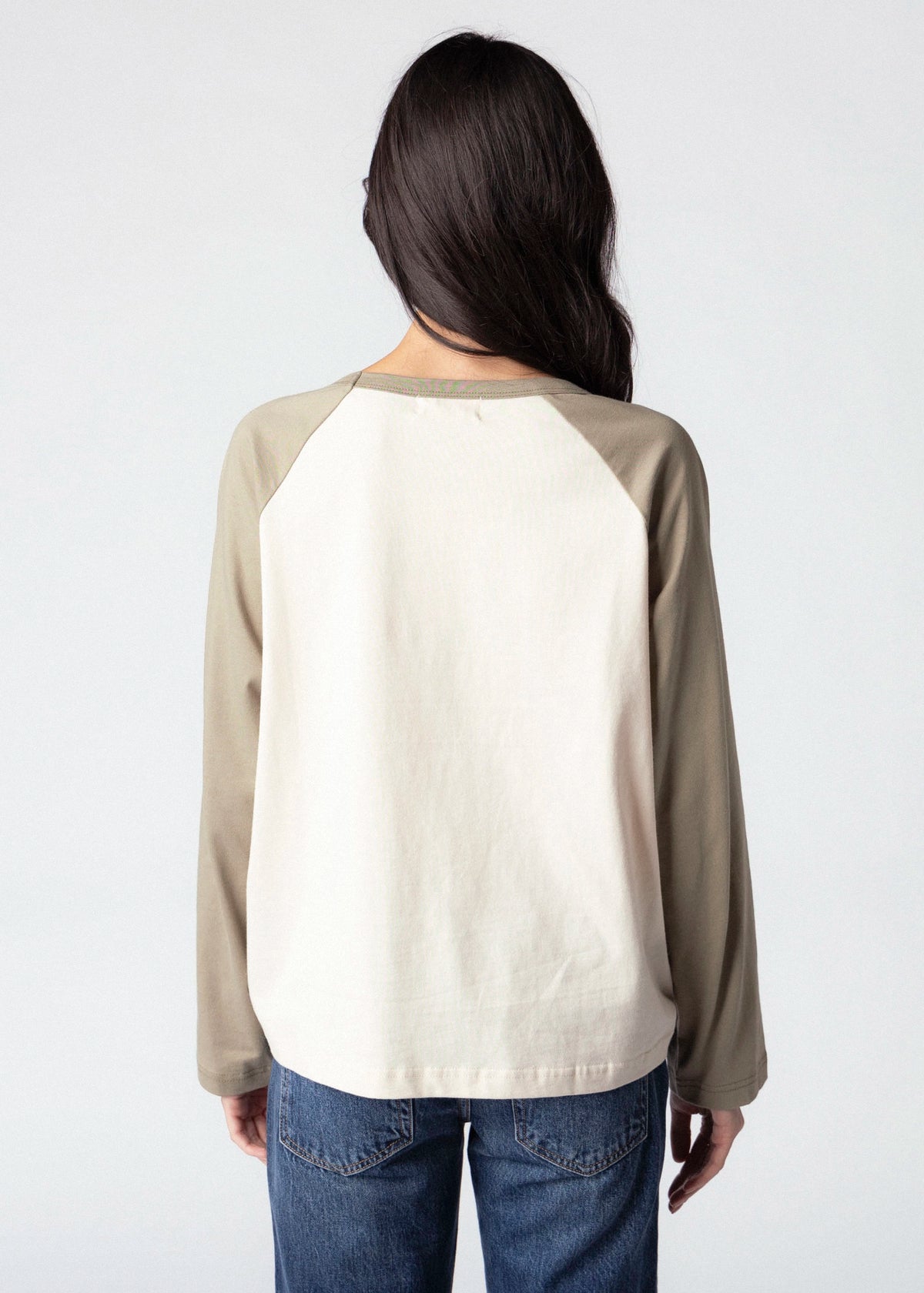 swatch_Ecru Color blcok long sleeve t-shirt