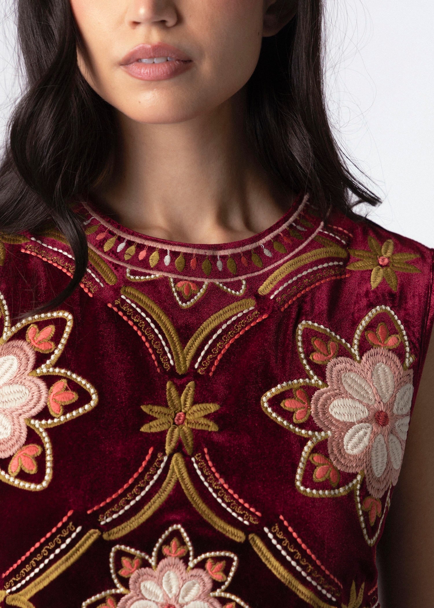 swatch_Burgundy thml velvet embroidered sleeveless blouse