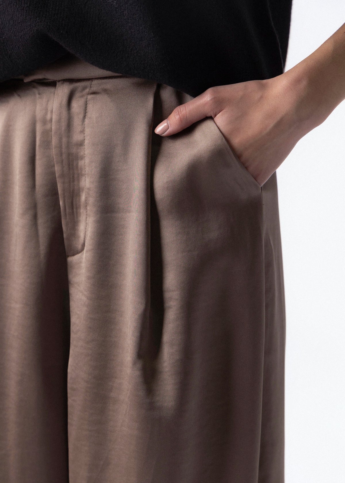 swatch_Taupe sadie and sage melody balloon pant