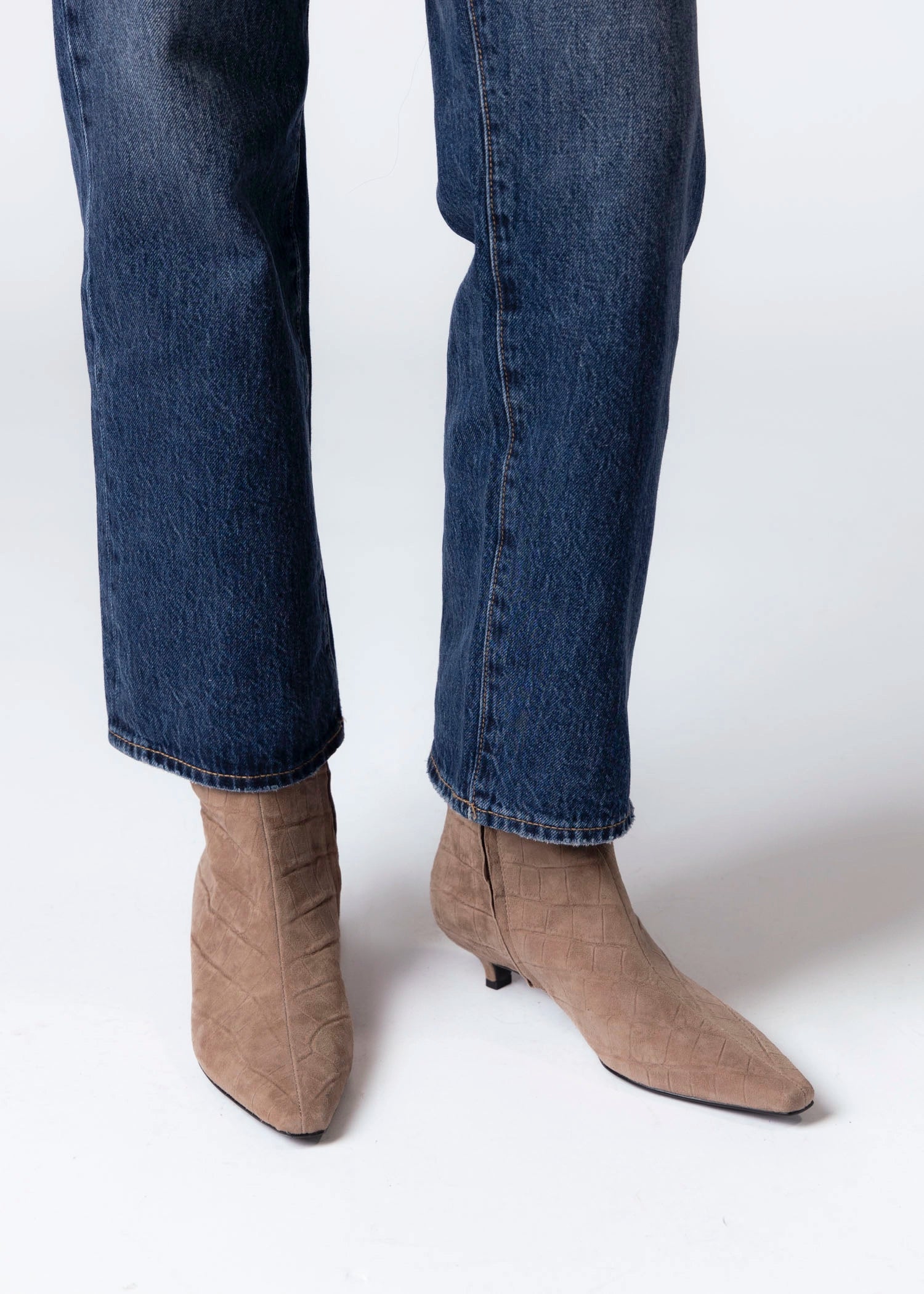 swatch_Taupe Croco Suede bibi lou azra 30 heeled ankle boot