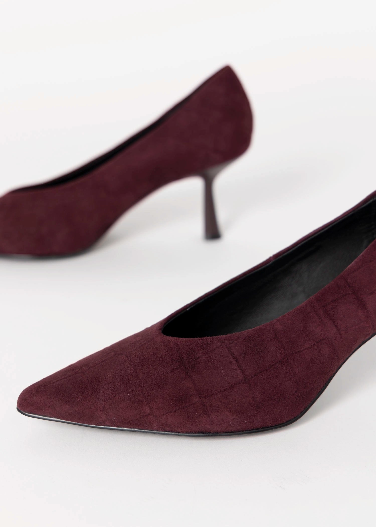 swatch_Burgundy Croco bibi lou tiare suede pump