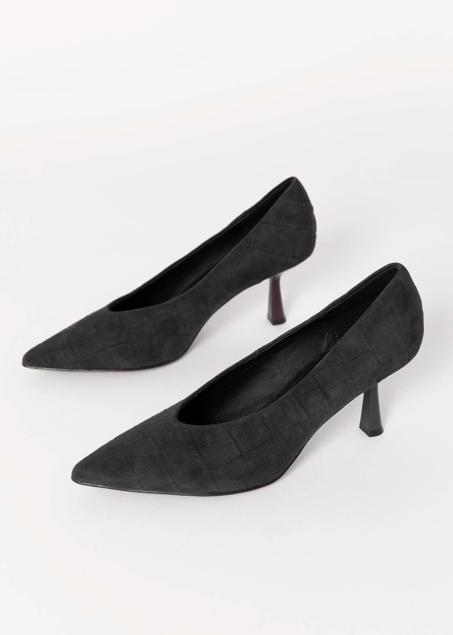 swatch_Black Croco bibi lou tiare suede pump