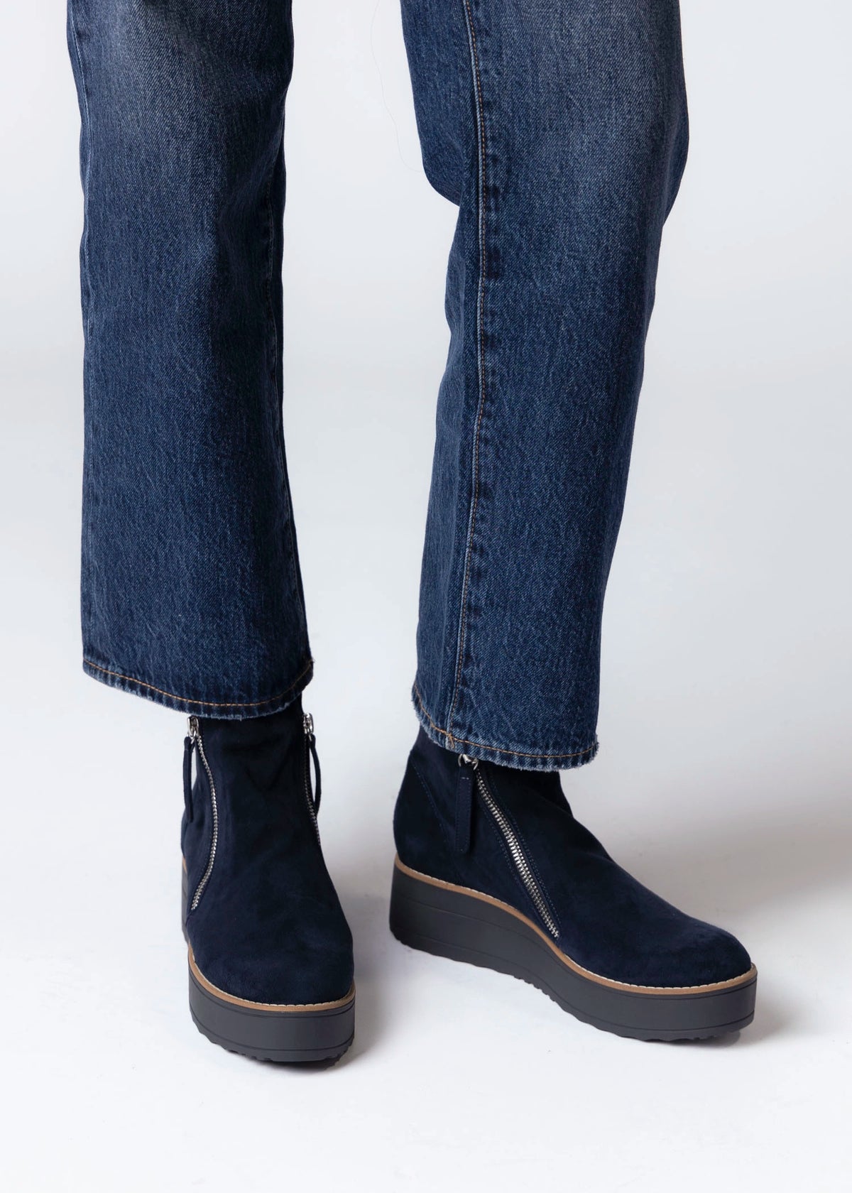 swatch_Navy Suede Silent D nene boot