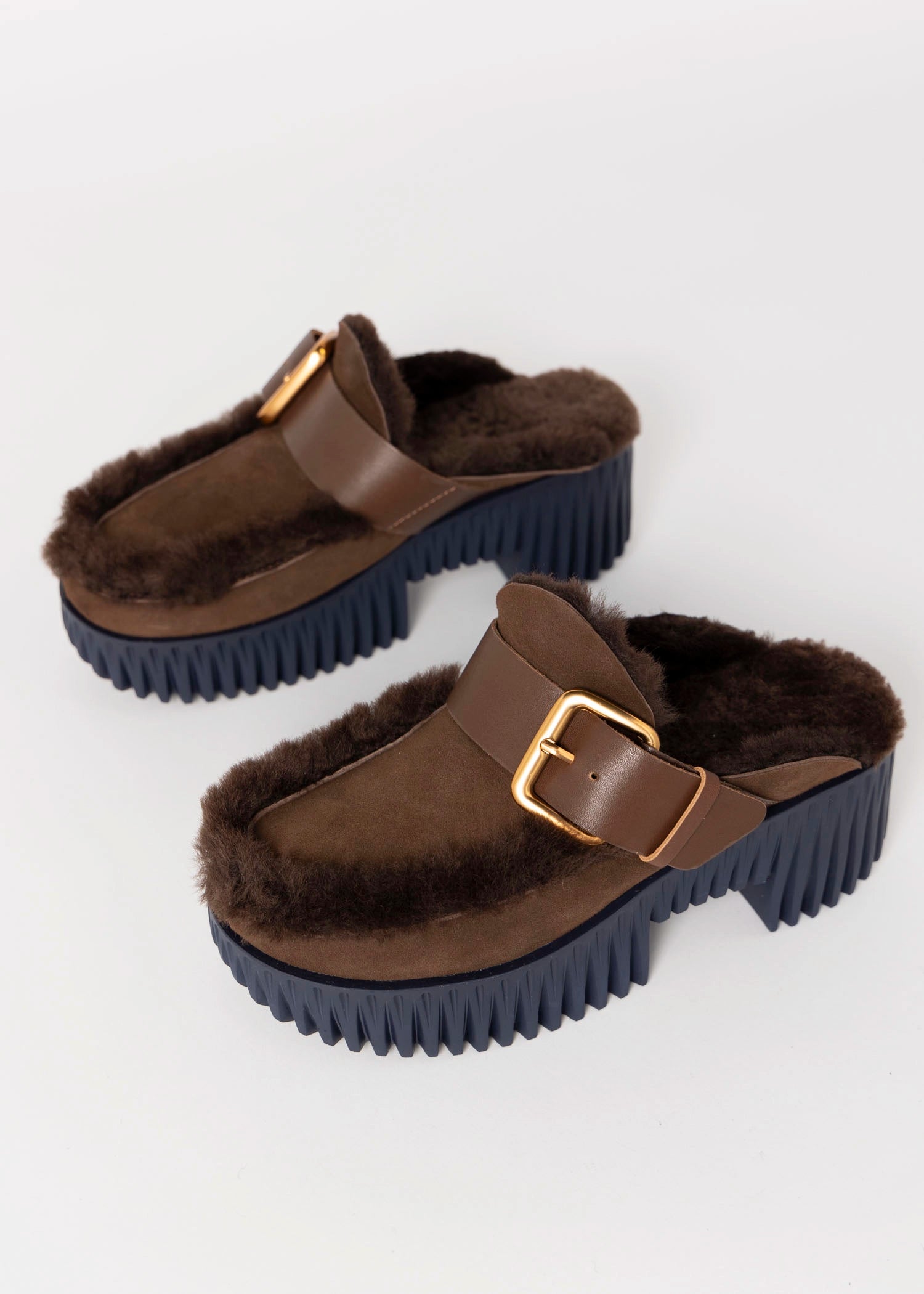 swatch_Chocolate 4ccccees plia amber platform shearling clog