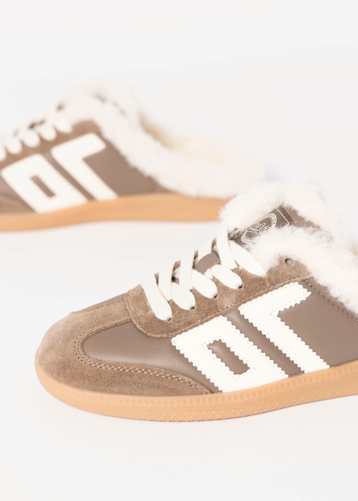 swatch_Taupe/Butter Back70 easter FL shearling lined sneaker