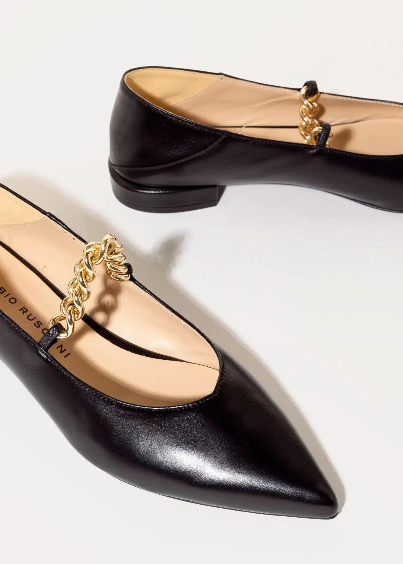 swatch_black leather flat with chain flat shoes