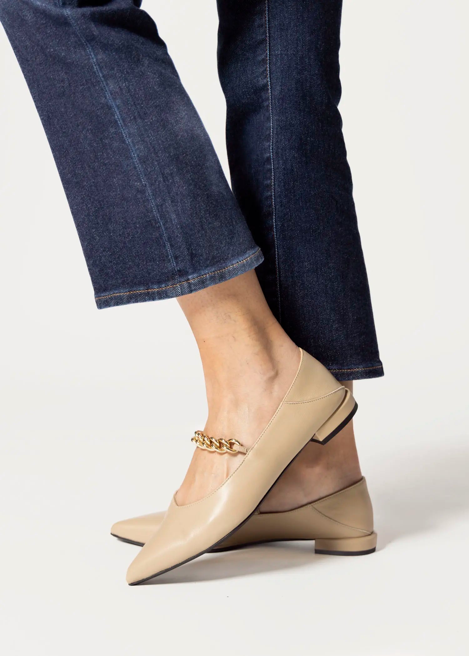 swatch_stucco leather flat with chain flat shoes