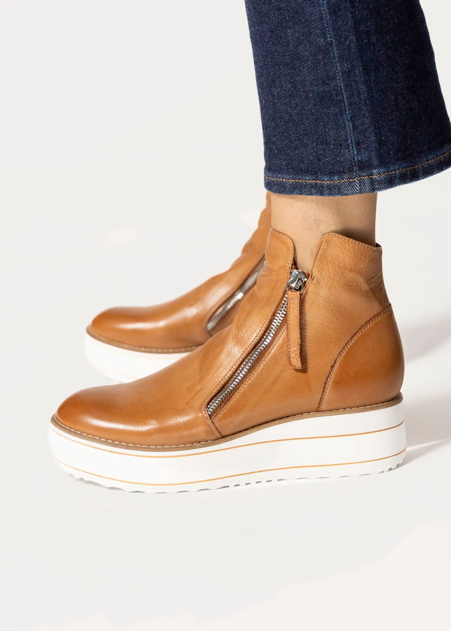swatch_tan leather nene platform boot ankle boots
