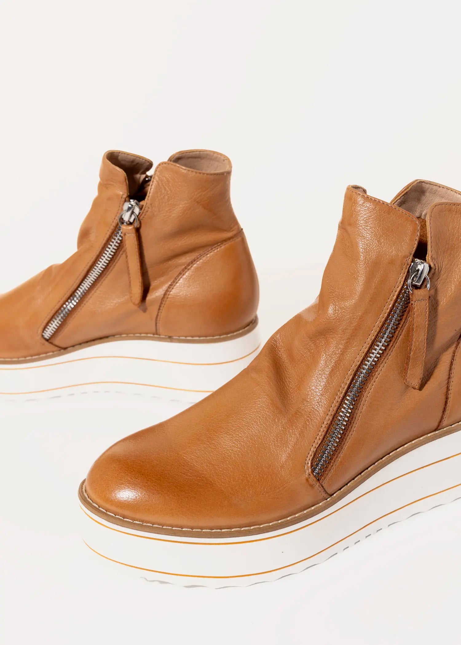 swatch_tan leather nene platform boot ankle boots