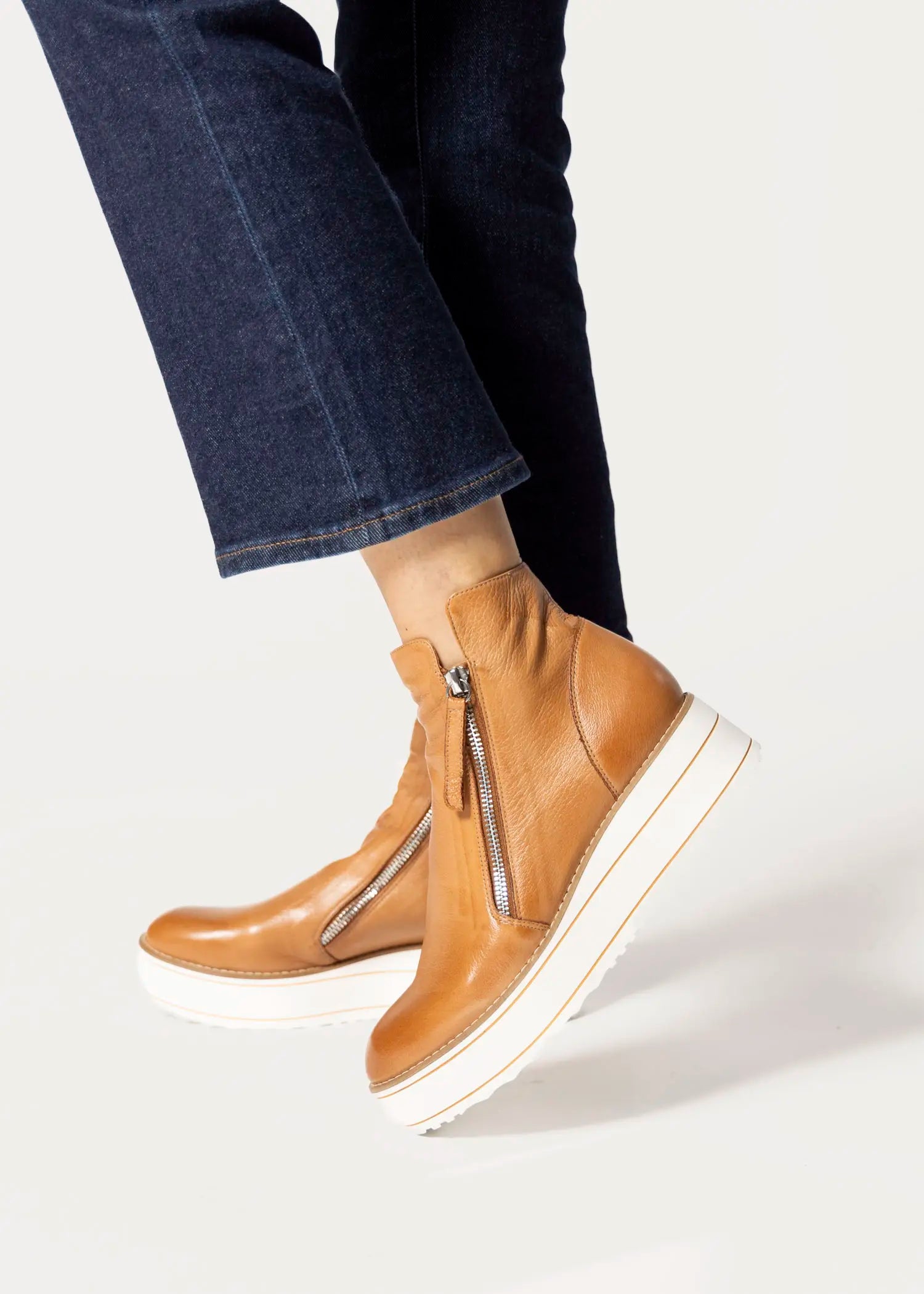 swatch_tan leather nene platform boot ankle boots