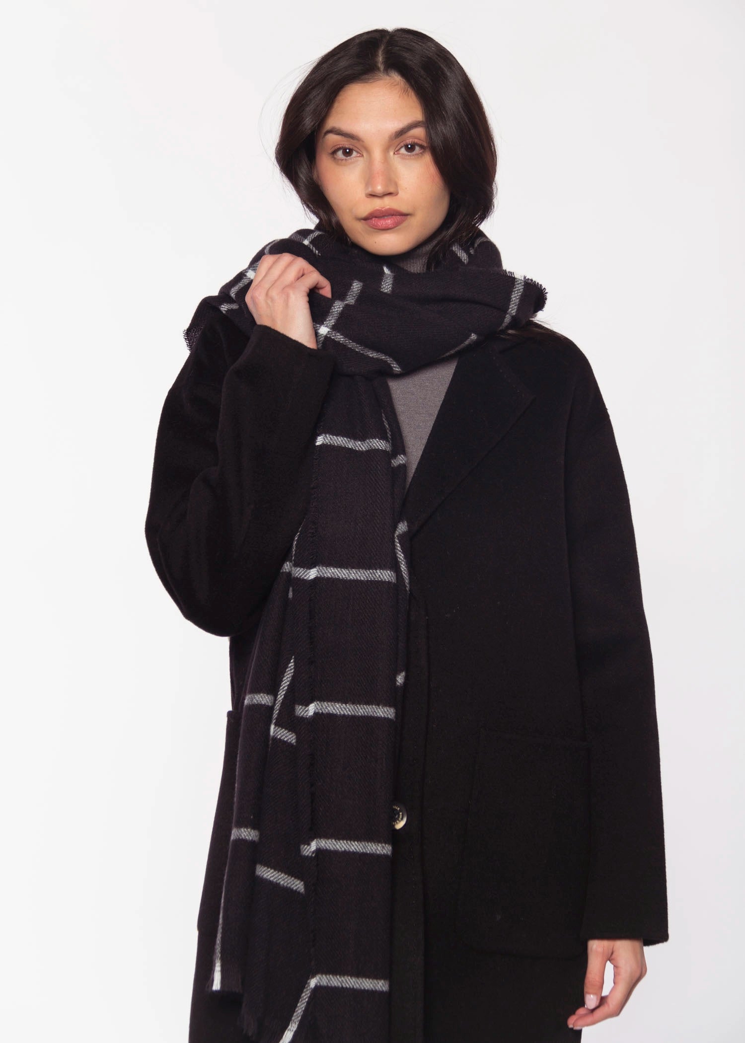 swatch_Black moochy scarf
