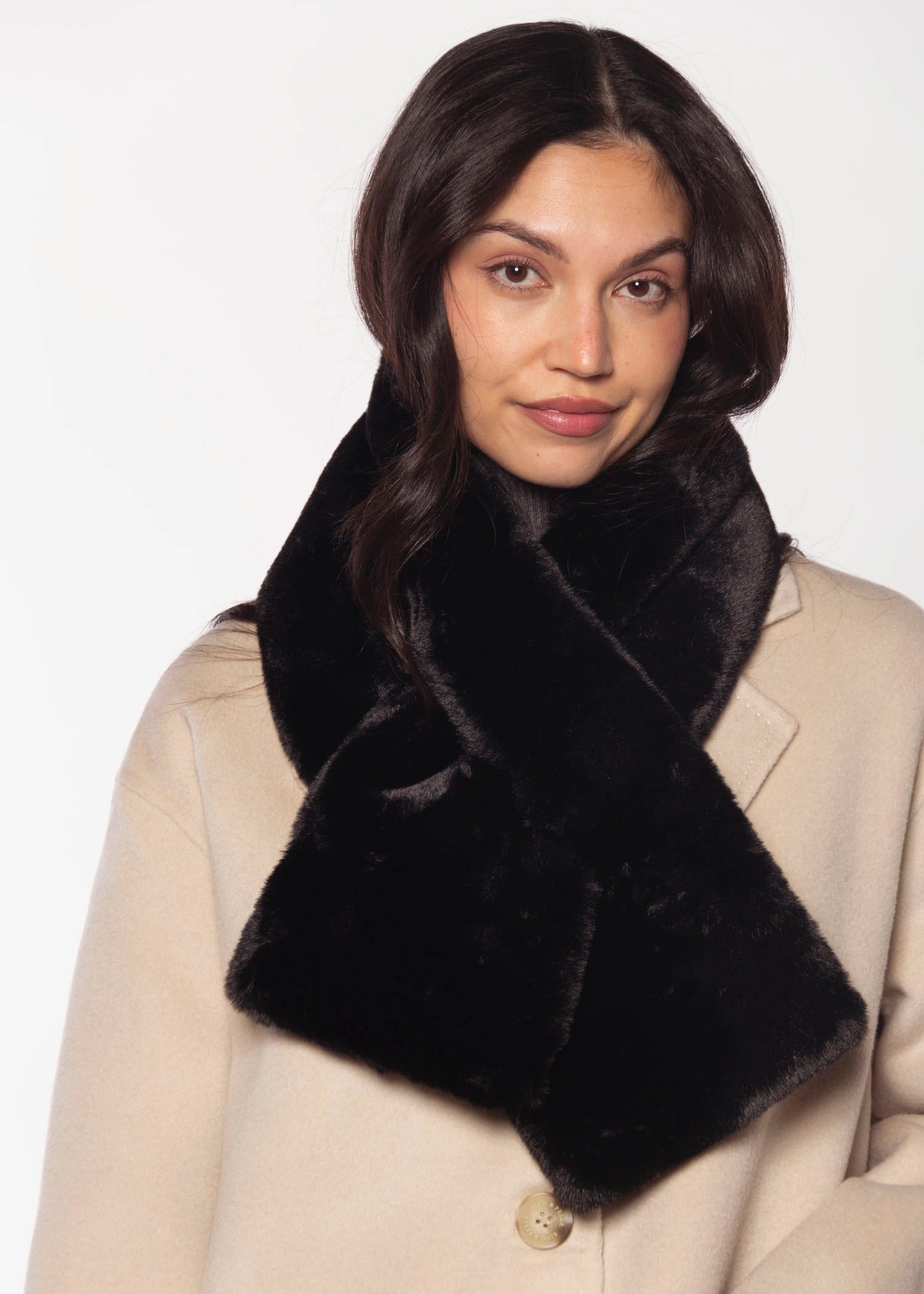 swatch_Black stip faux fur scarf
