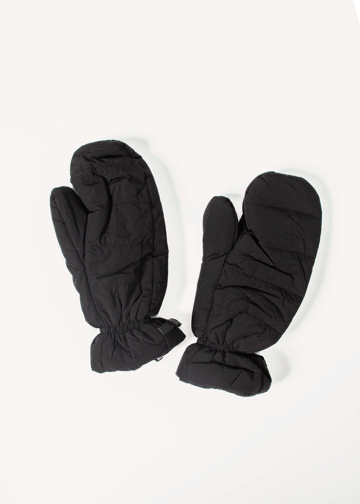 swatch_Black daha puffer mittens
