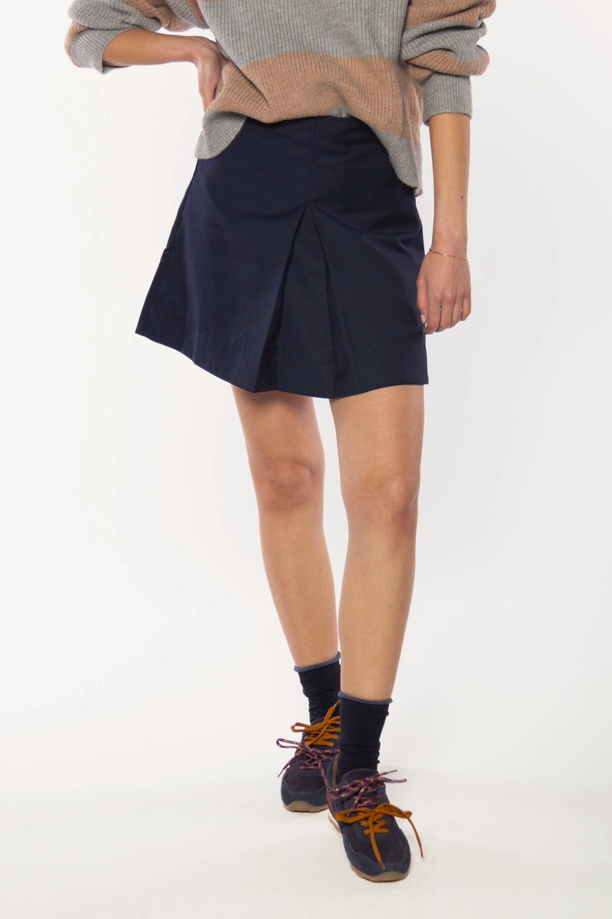 swatch_Navy pleated mini skirt
