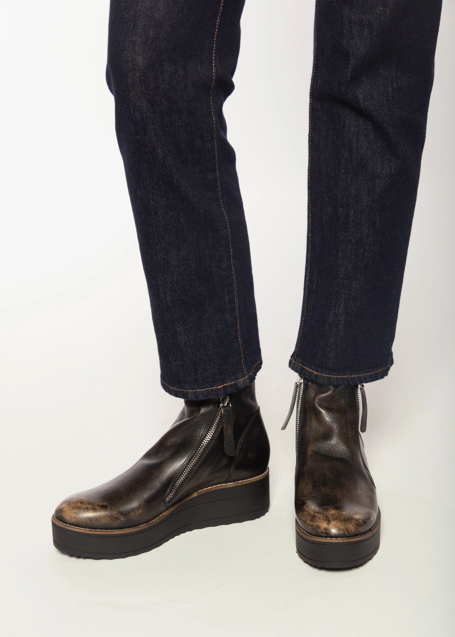 swatch_Smokey/Black nene platform boot