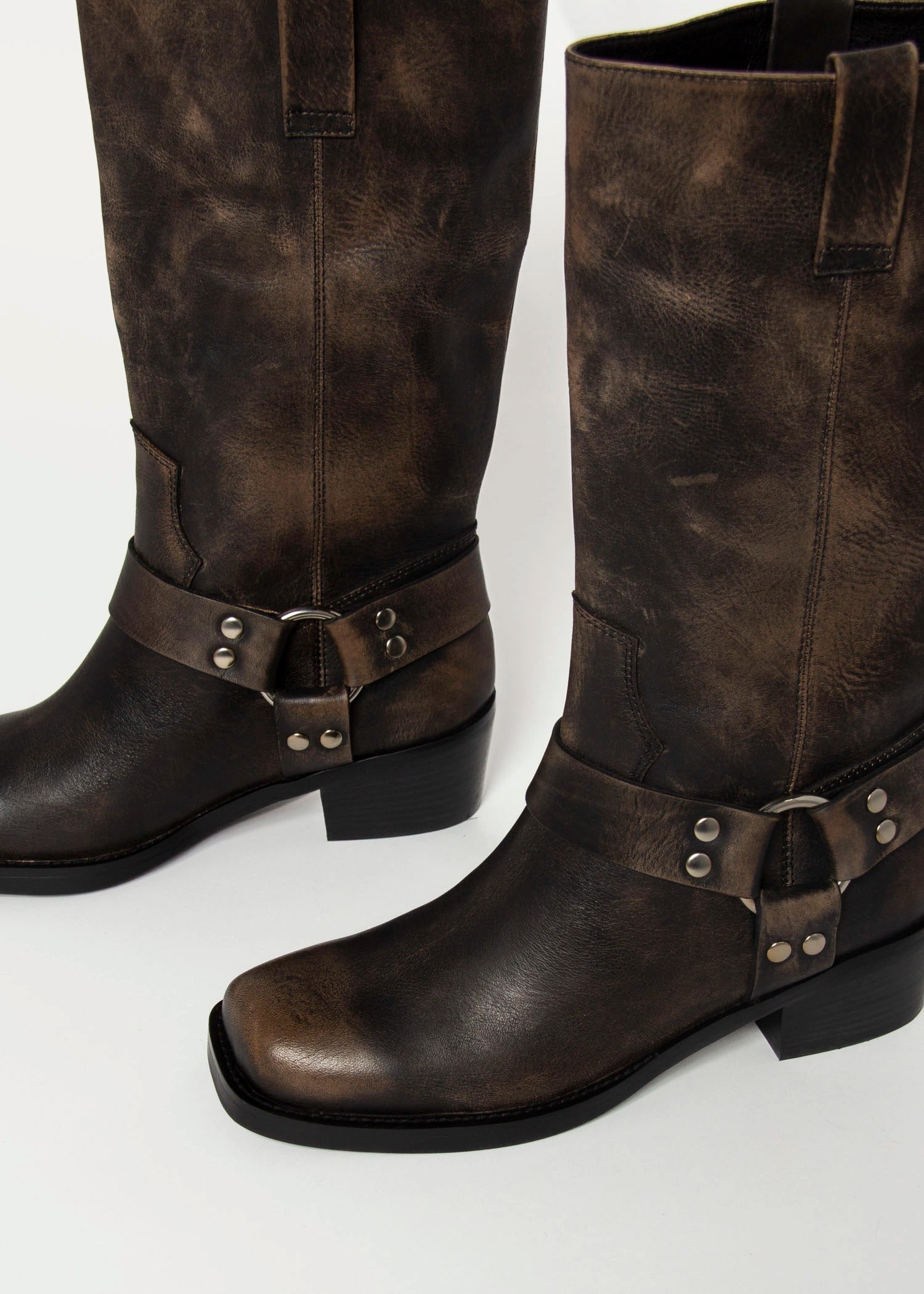 swatch_Black hervee distressed boot