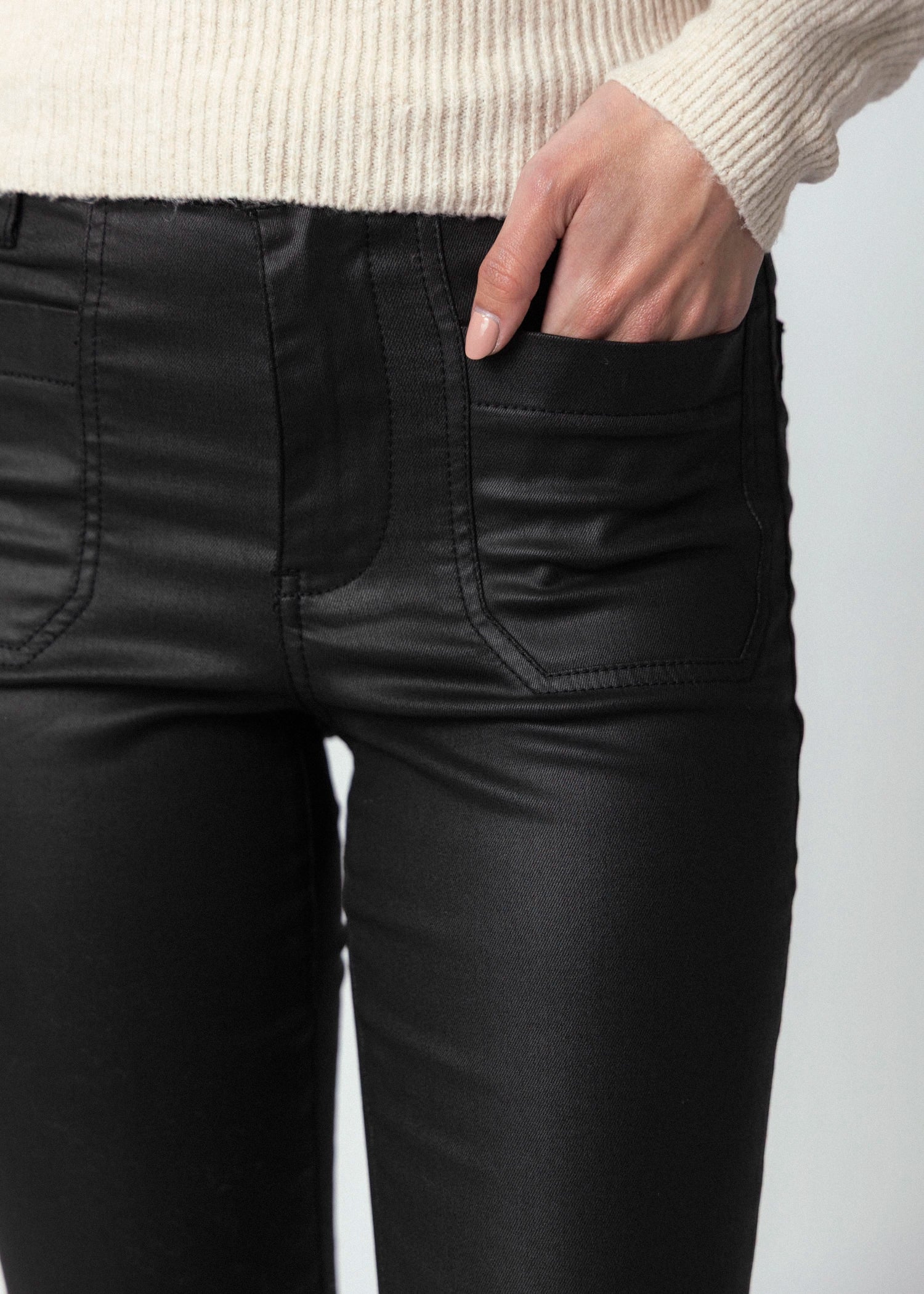 swatch_Matte Black kut from the kloth kelsey coated jean