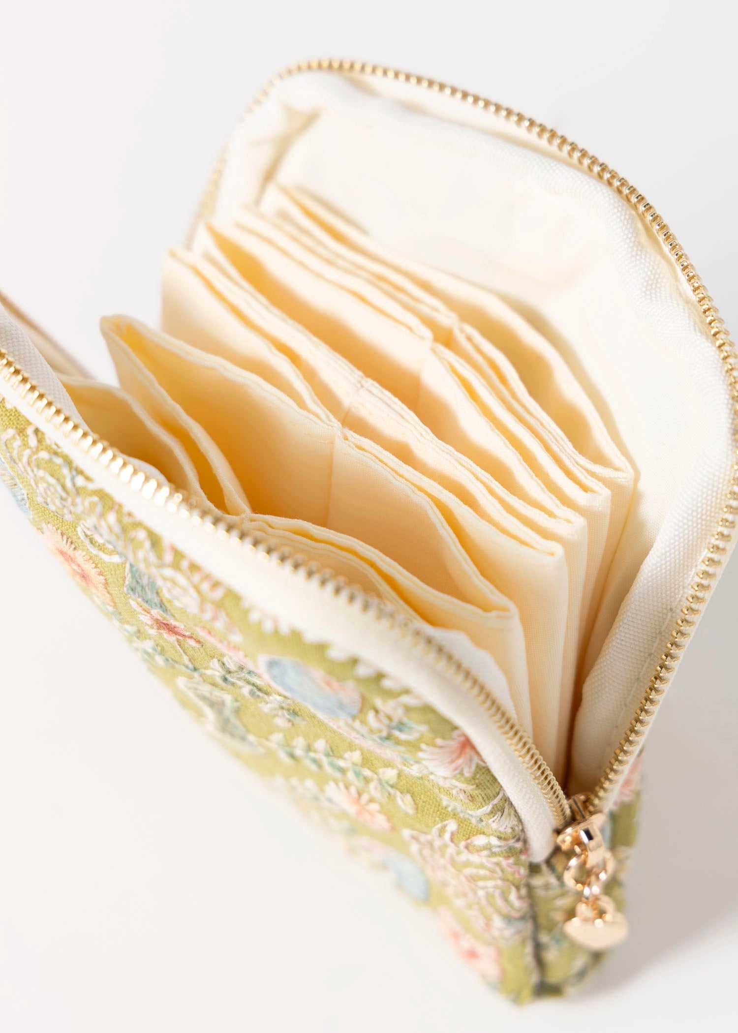 swatch_Green floral embroidered travel jewelry case