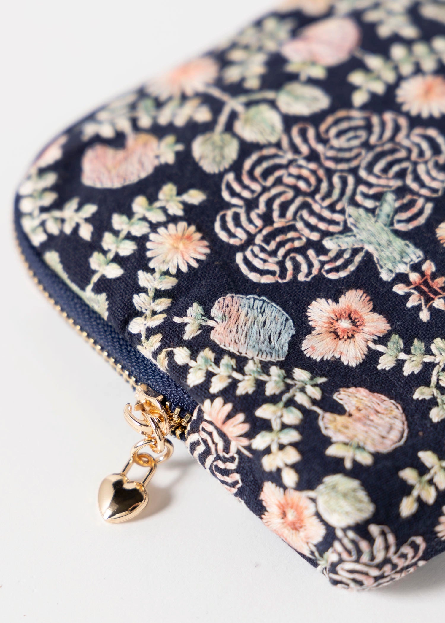 swatch_Navy floral embroidered travel jewelry case